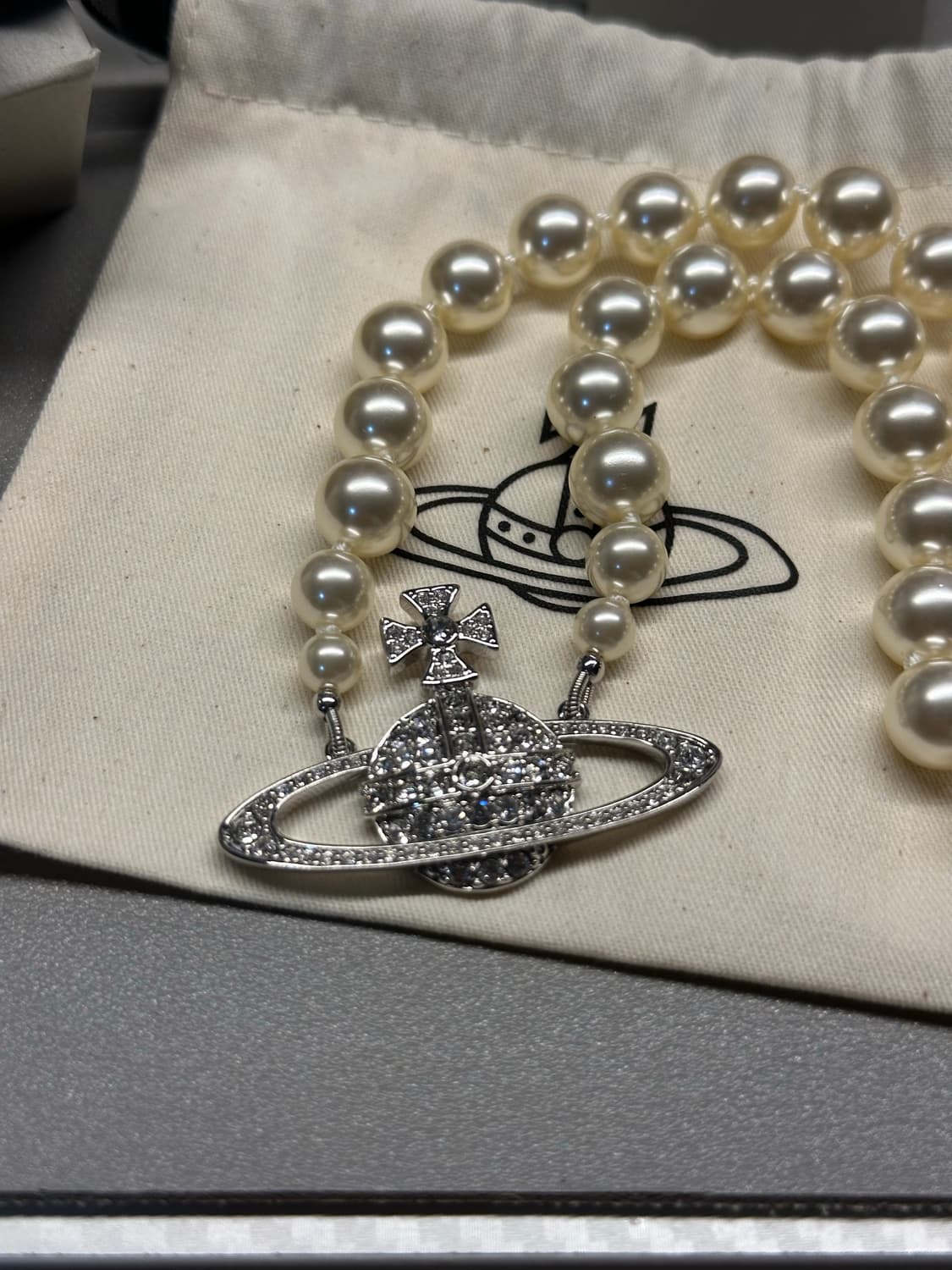 급처 풀박 네고가능) 비비안웨스트우드 원 로우 펄 바스 릴리프 초커 상품이미지4