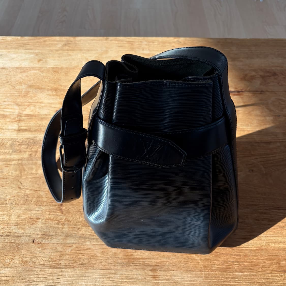 루이비통 에삐 삭데폴 숄더백 상품이미지3