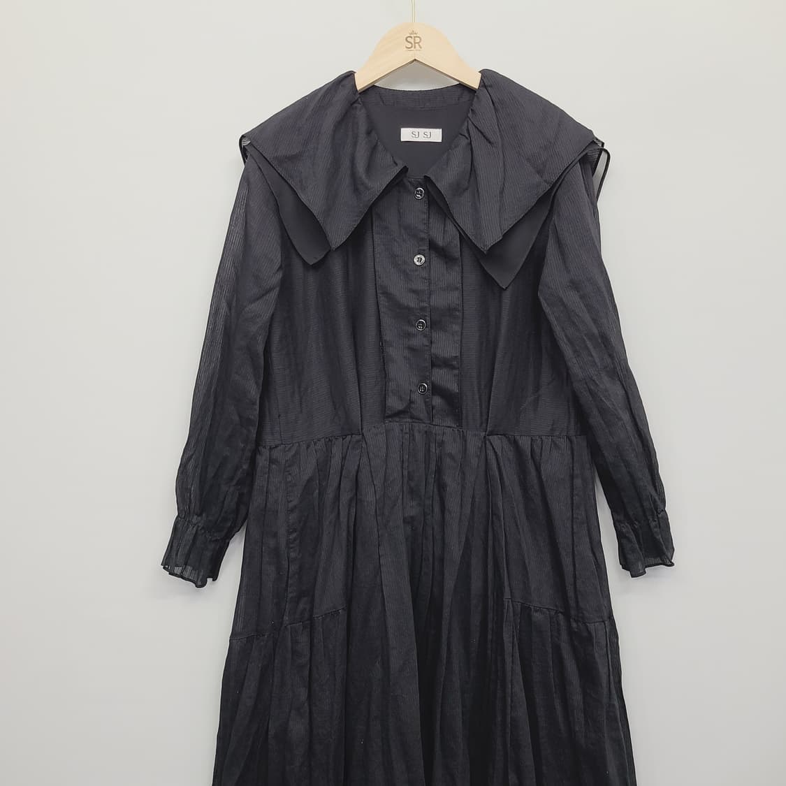 ​[한섬 SJSJ] 빅 카라 셔링 셔츠 롱 원피스 (블랙/76) 상품이미지3