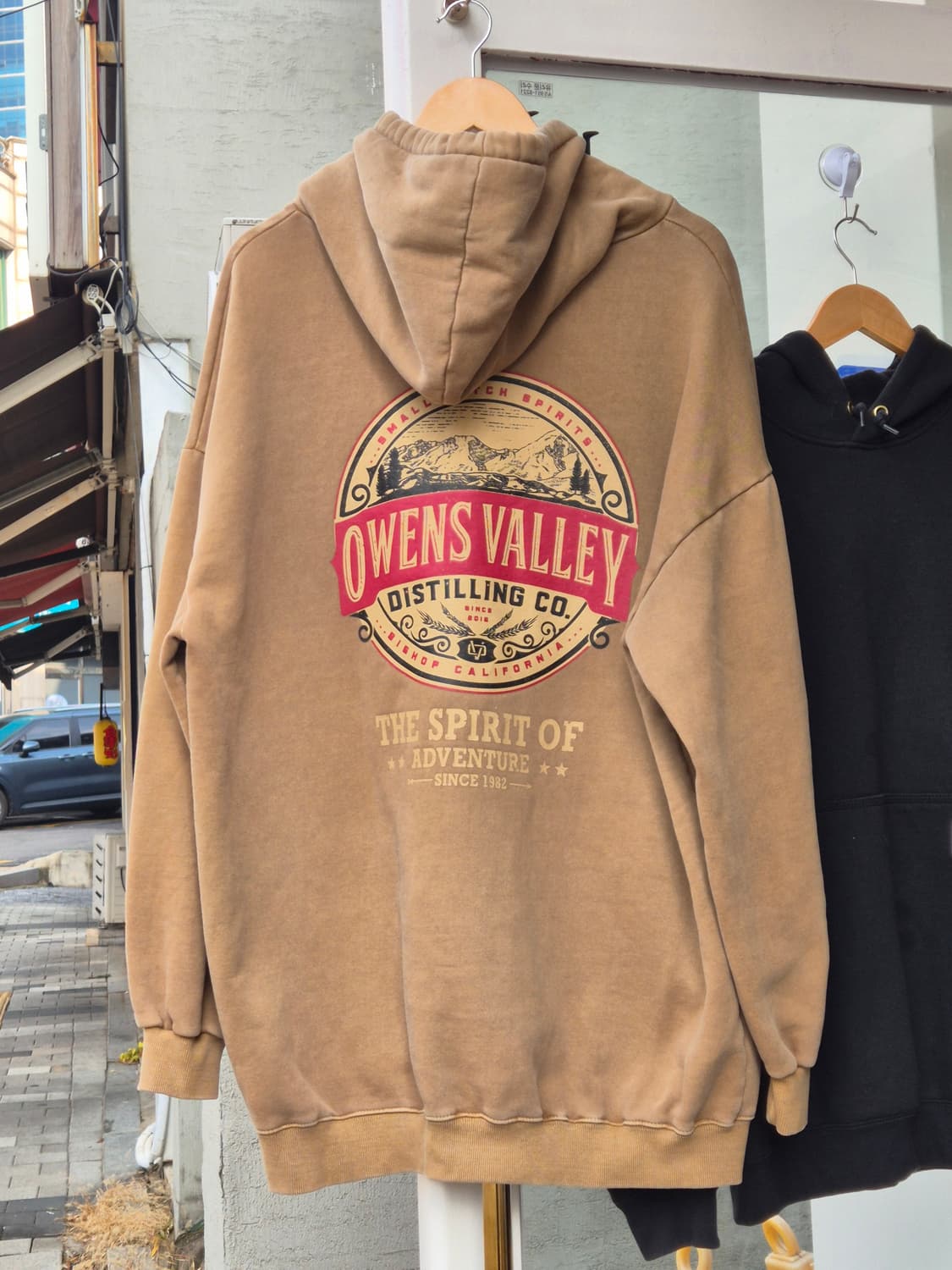 Owens Valley Distilling Co. 후드티입니다 상품이미지2