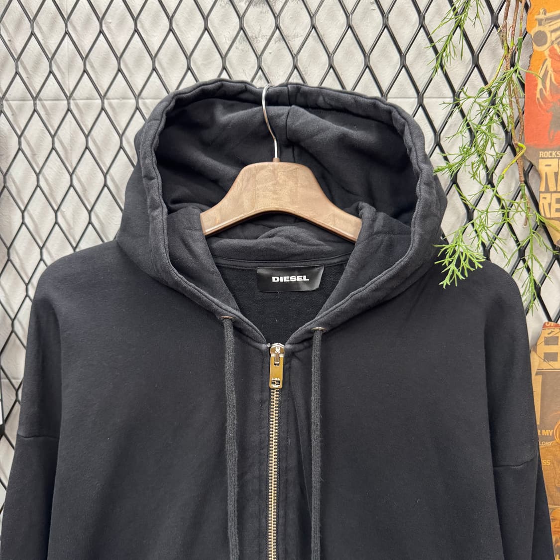 2019S/S 디젤 후드 집업 후면 스타 빅로고 포인트 블랙 상품이미지3