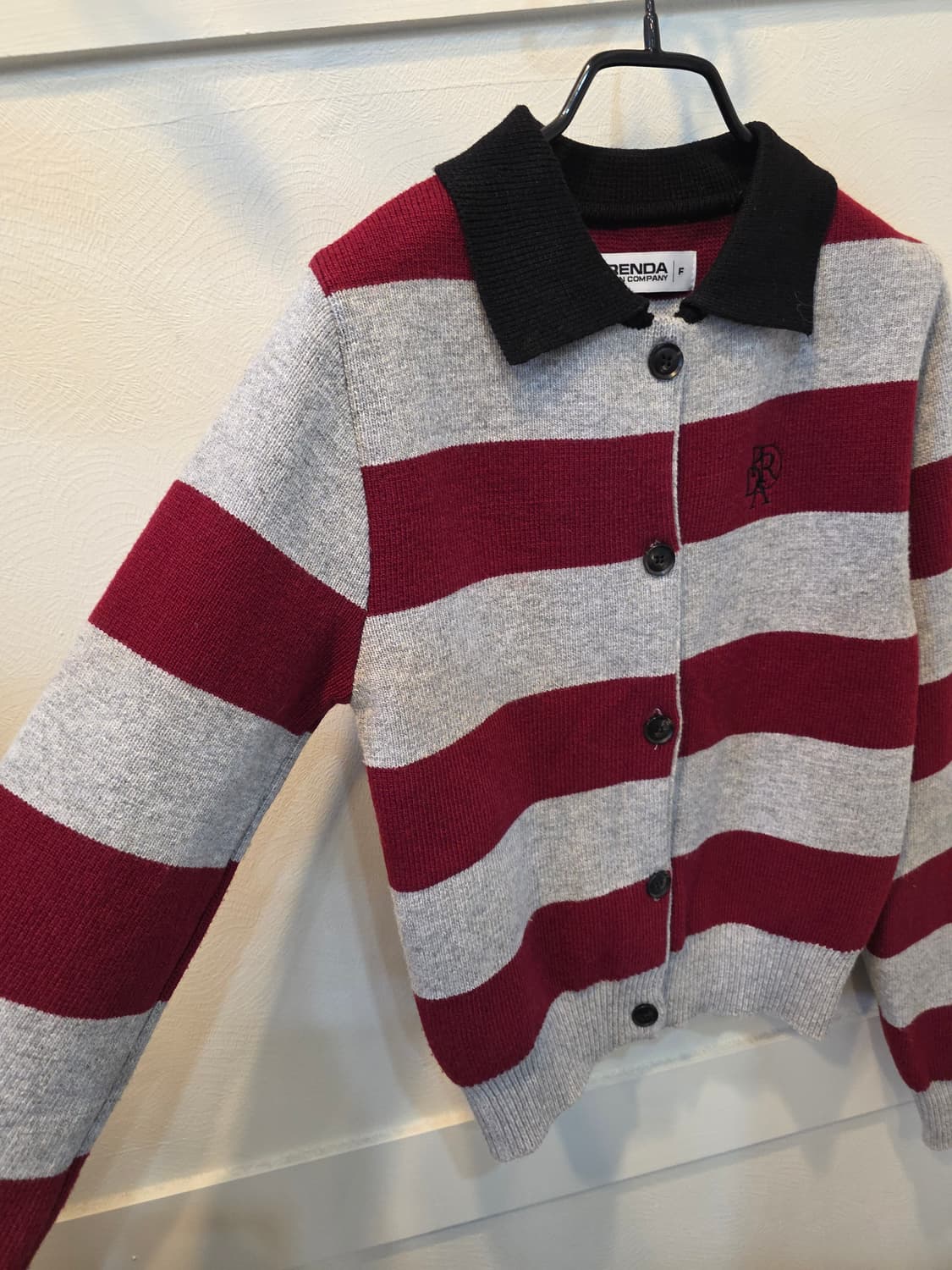 프렌다 스트라이프 카라넥 니트 가디건 상품이미지3