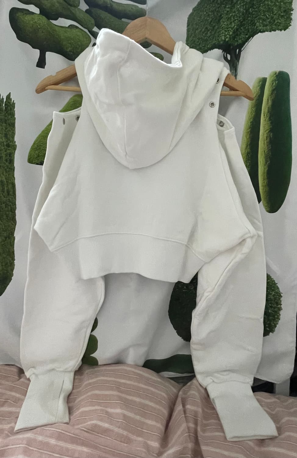 로즈애플 스튜디오 223 컷아웃 로고 크롭 후디 - 화이트 상품이미지4