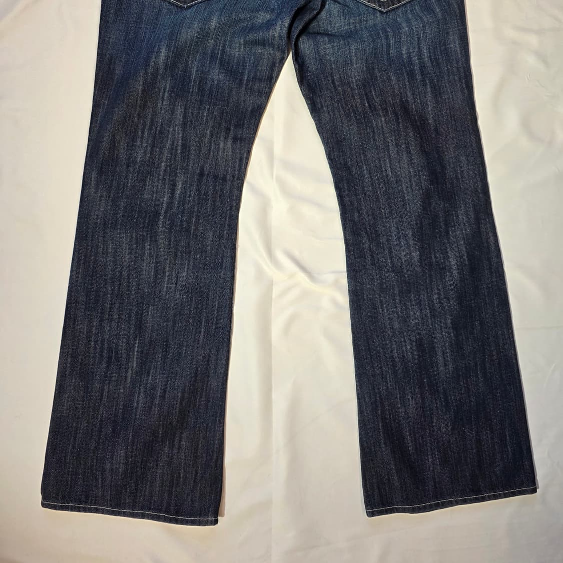 [33]트루릴리전 USA 가죽 빅로고 부츠컷 데님팬츠 상품이미지9