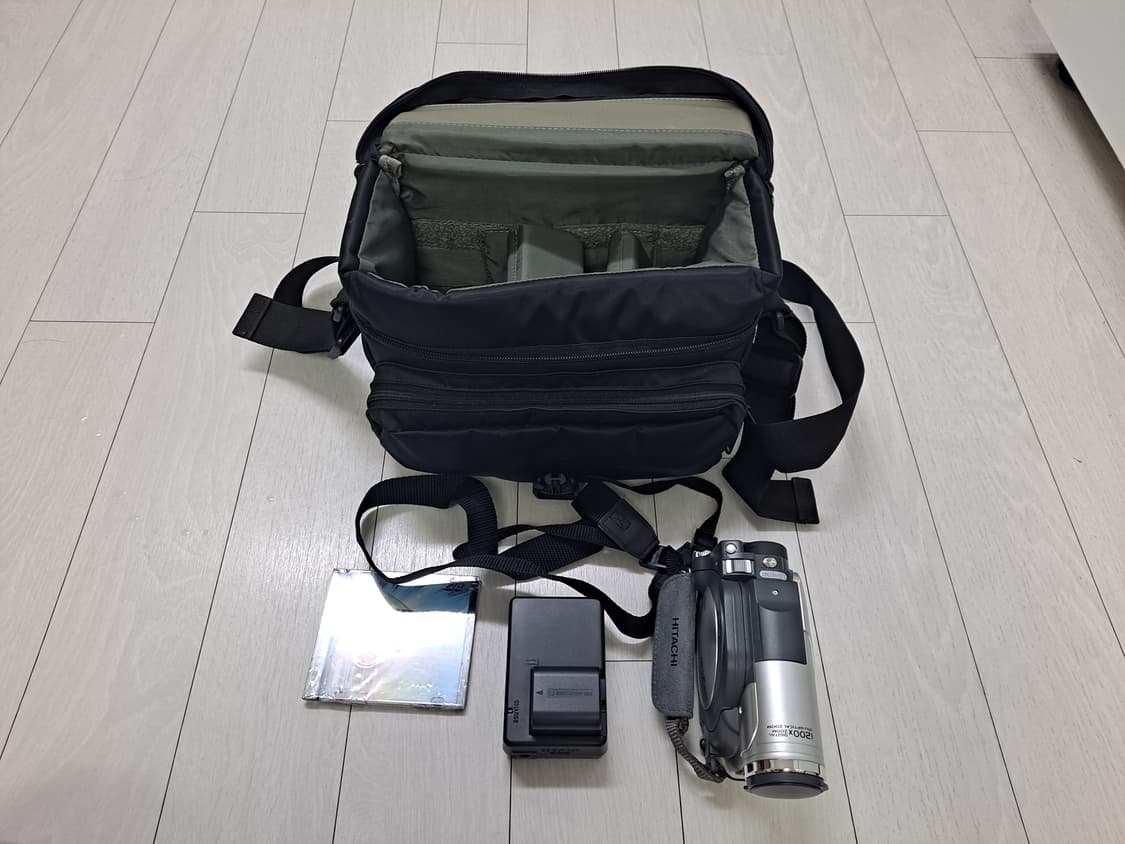 Hitachi dz-bx35a 캠코더 판매합니다. 상품이미지1