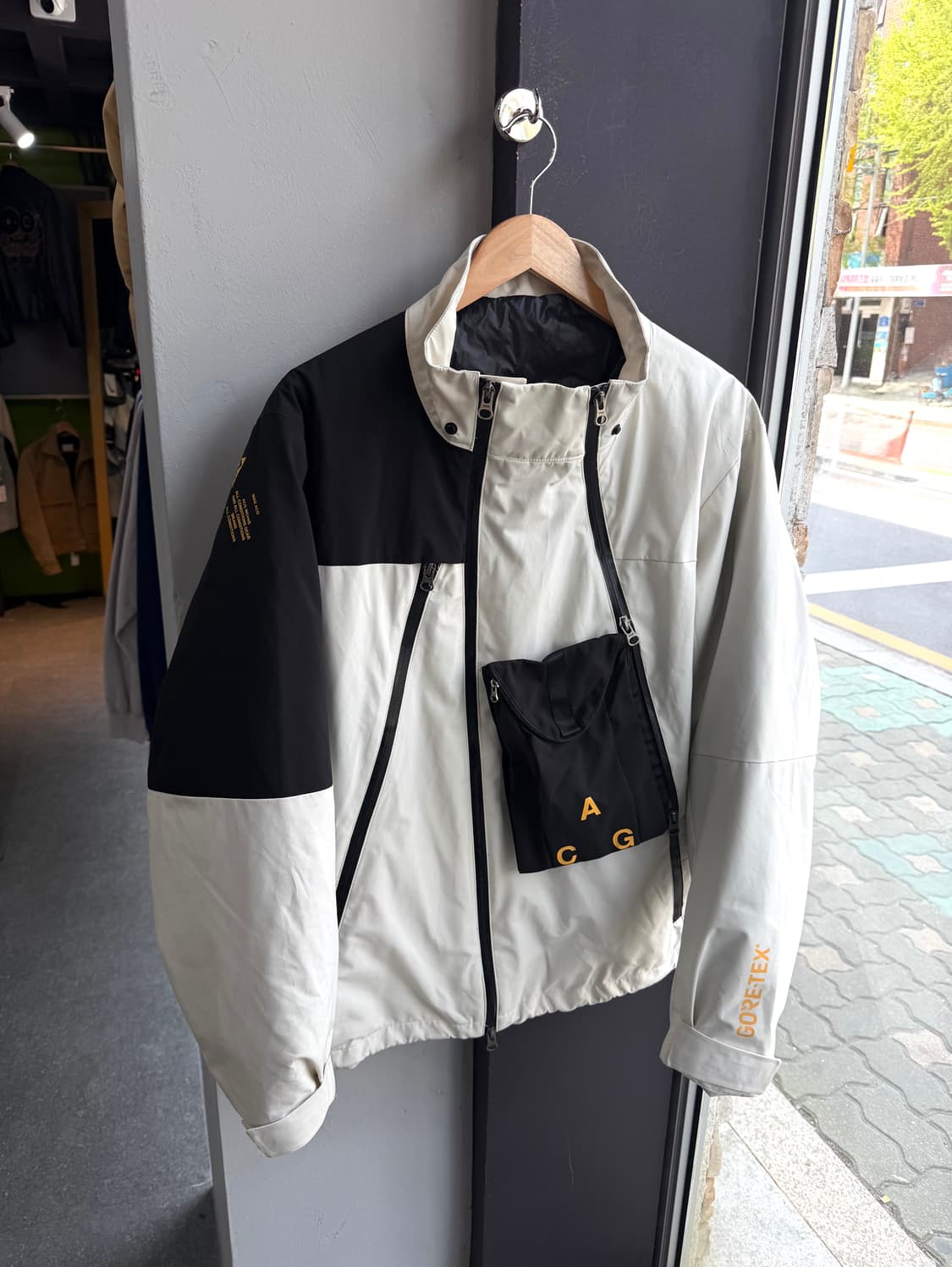 XL/ 나이키 ACG 디플로이 고어텍스 흰검 패딩자켓 상품이미지2