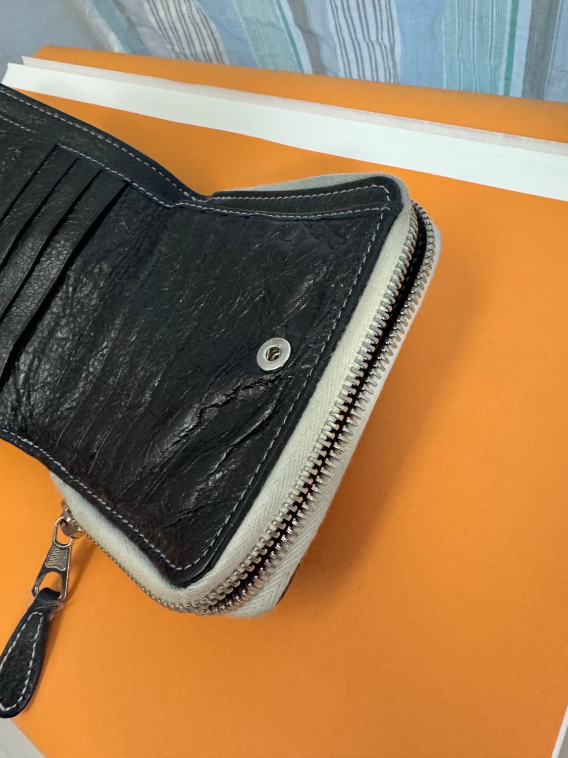 발렌시아가 스트라이프 반지갑 상품이미지4