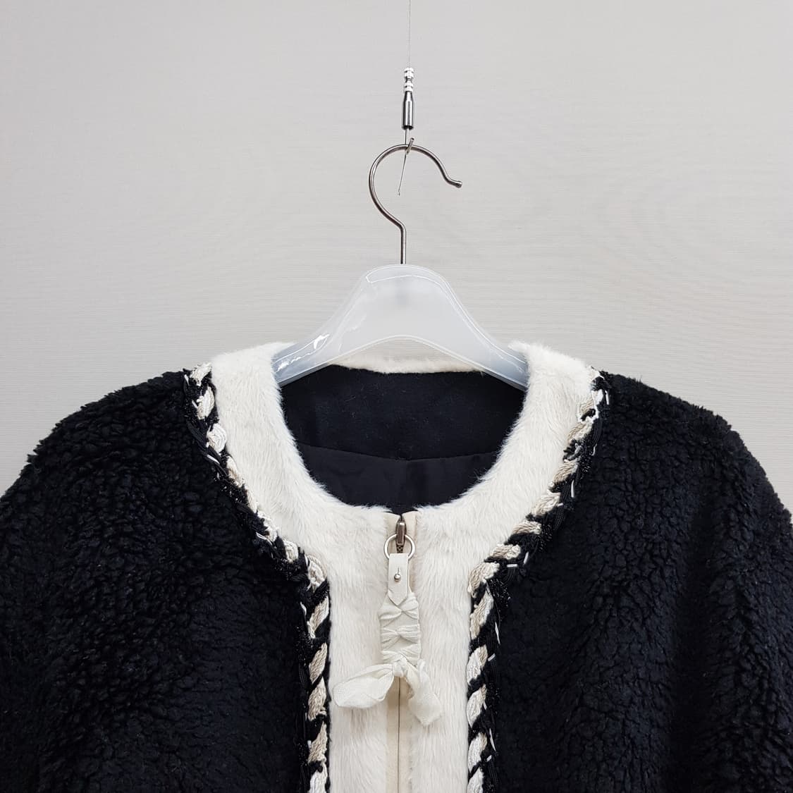 오즈세컨 2021 블랙 배색 트위드 무스탕 양털 자켓  76-90-155 상품이미지2