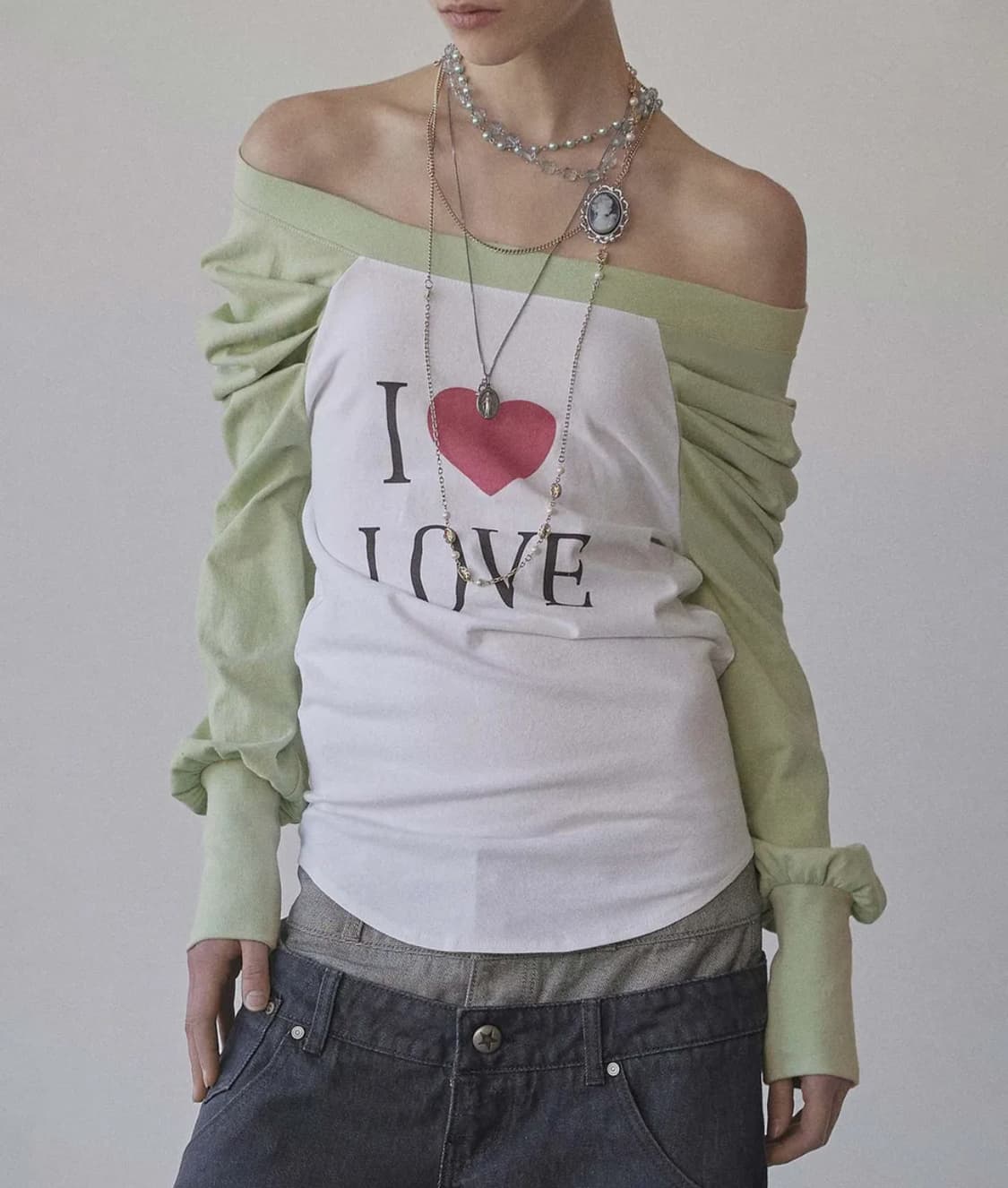 스컬프터 Love Off-Shoulder Tee Apple Green 상품이미지1