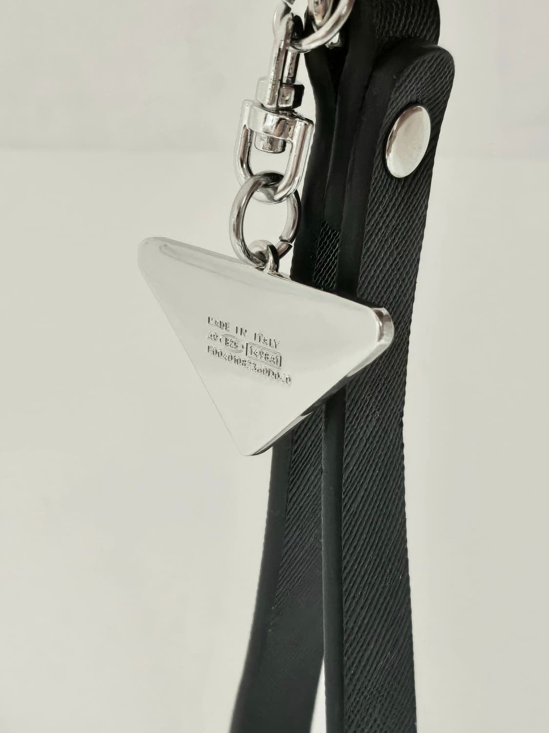 프라다 사피아노 빈티지 업사이클링 폰 스트랩 키링  상품이미지3