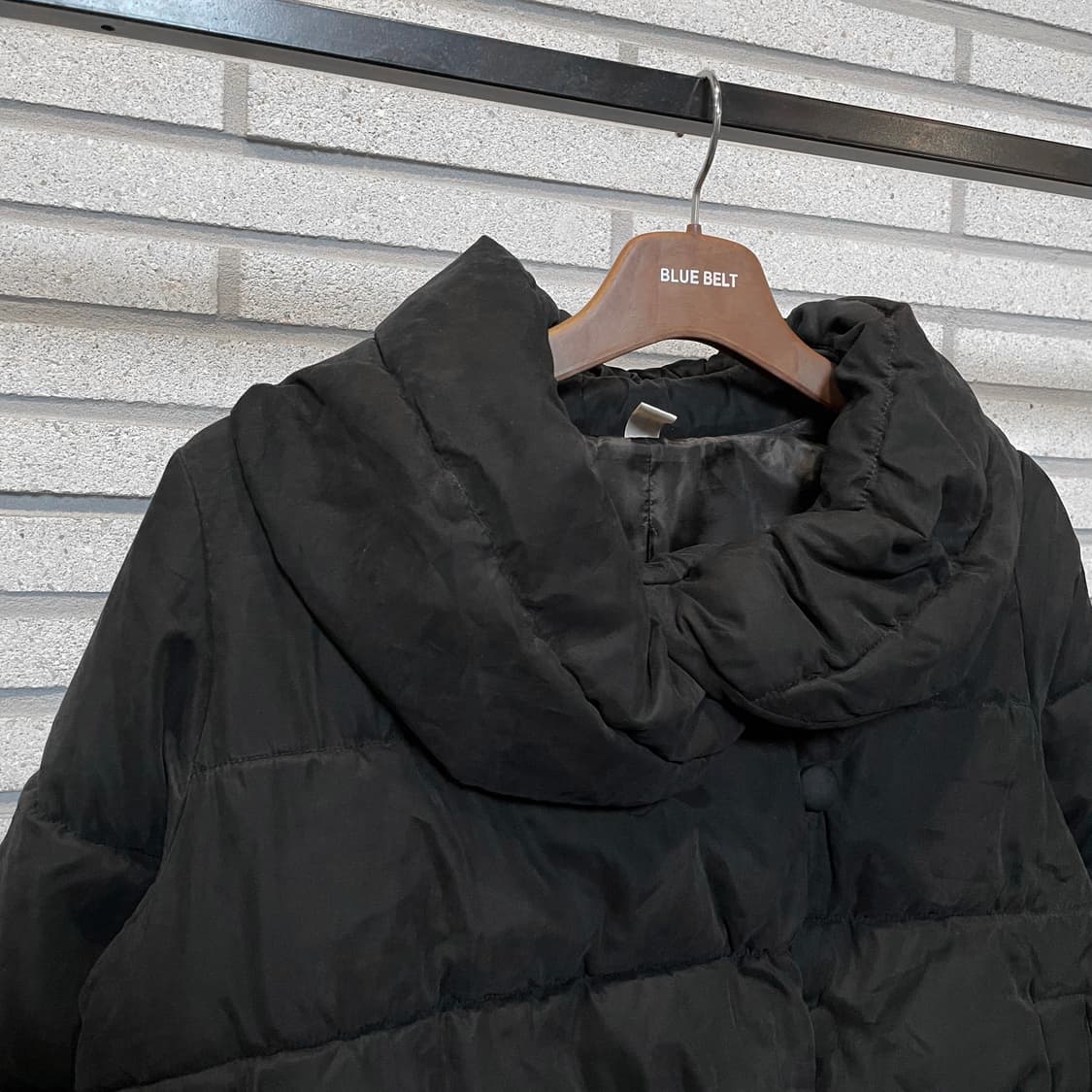 JPN VINTAGE 숏패딩 볼륨카라 셔링 쓰리버튼 디테일 블랙 상품이미지4