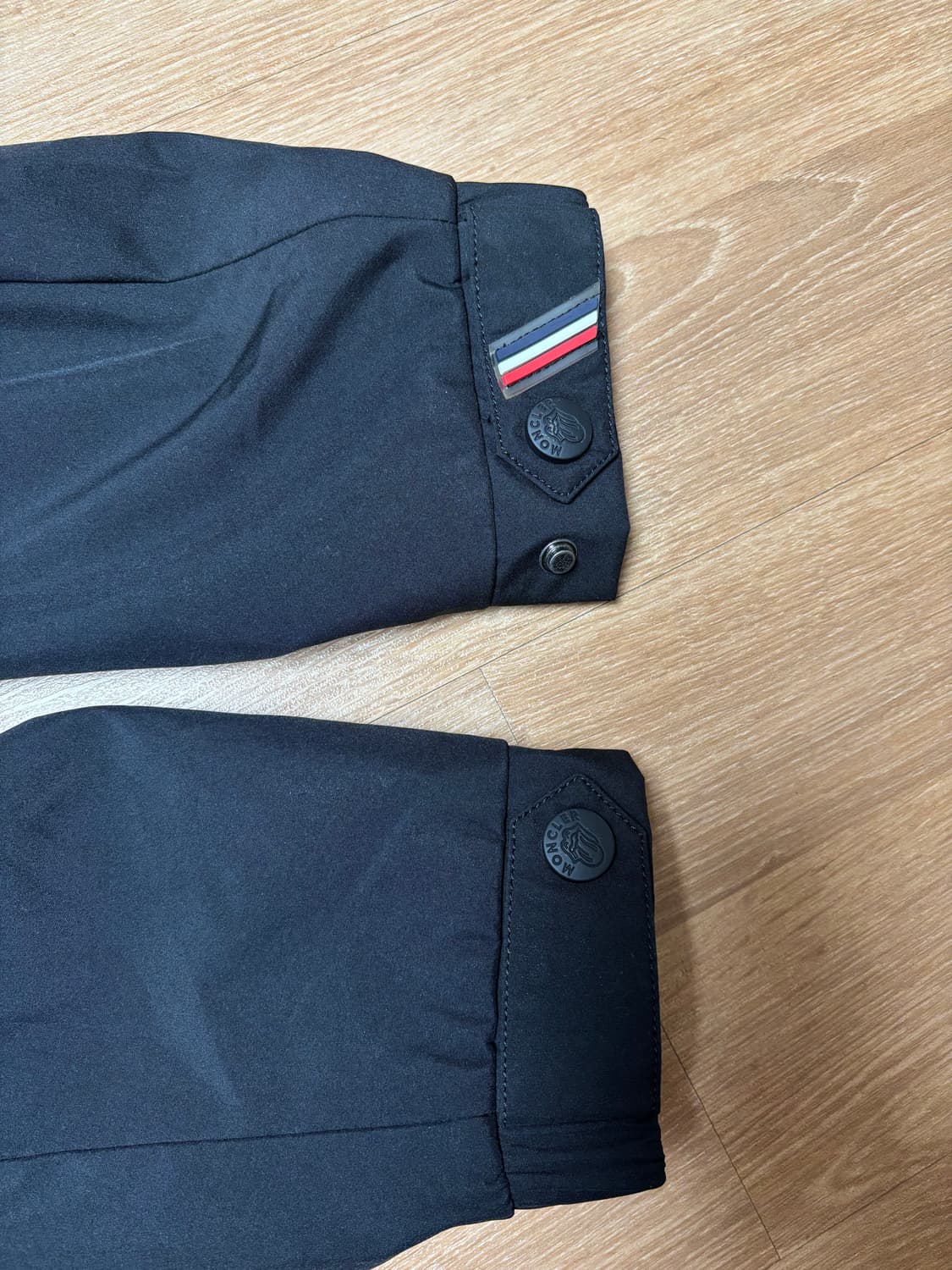 몽클레어 바람막이(여성용) 사이즈2 판매합니다! 상품이미지4