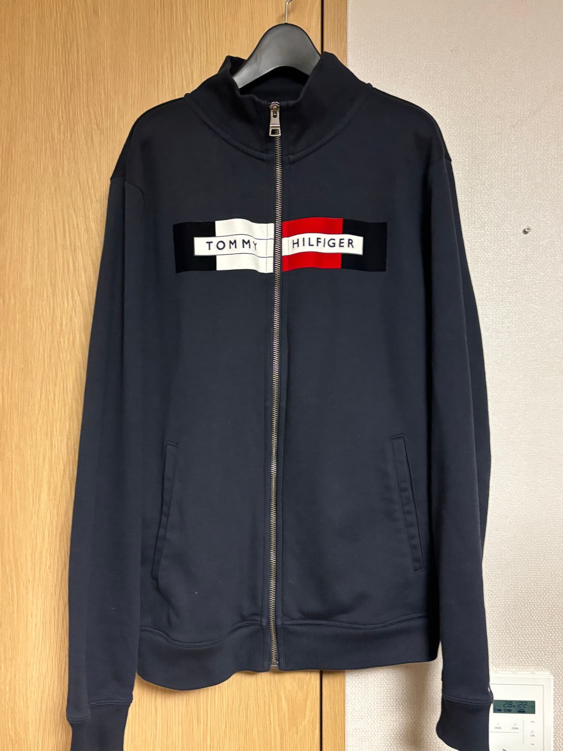 타미힐피거 로고 집업 상품이미지1