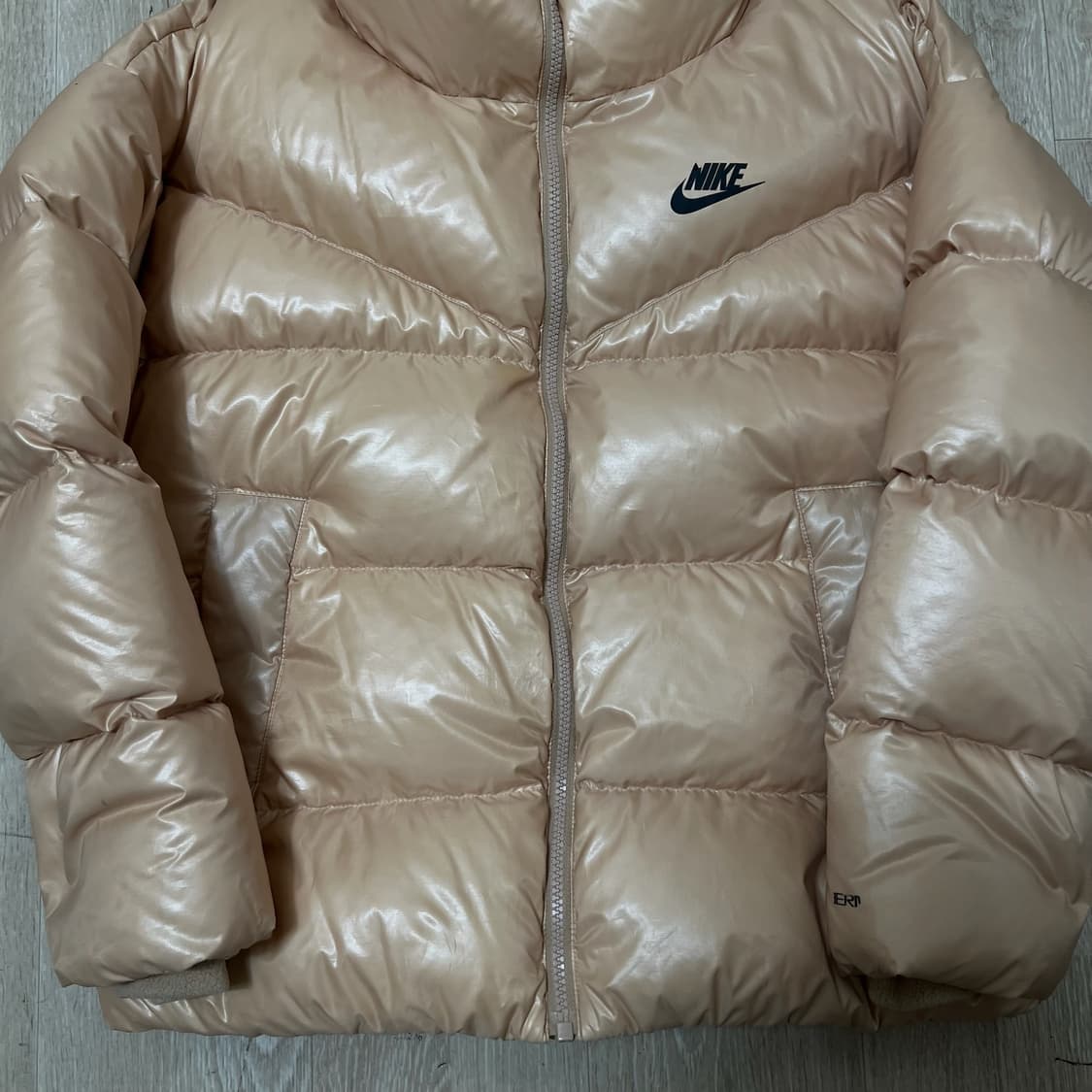 나이키 여성 써마핏 시티 덕다운 푸퍼 숏패딩 S  상품이미지3