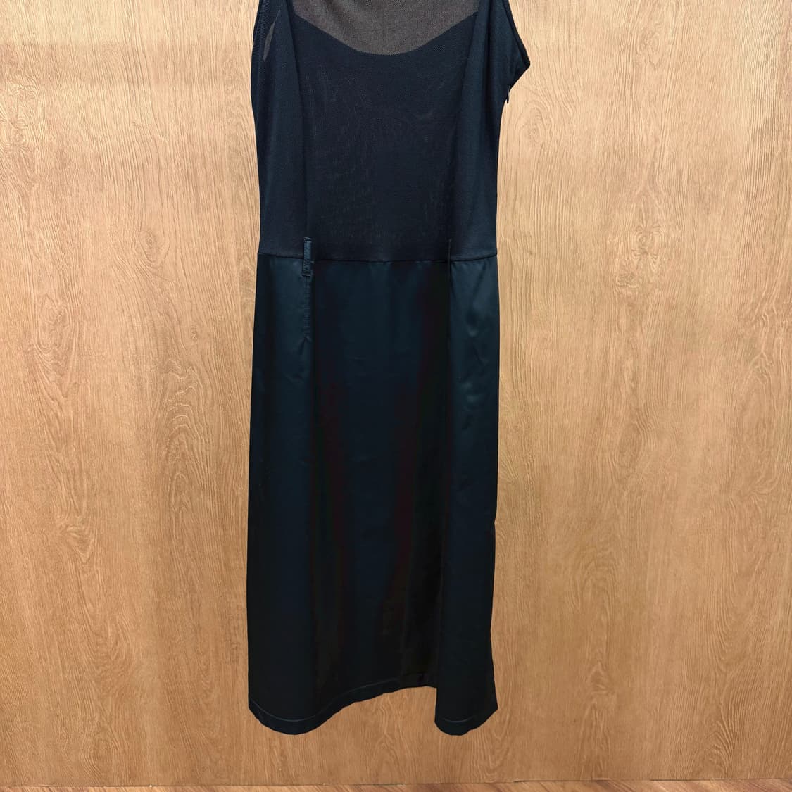 펜디 슬리브리스 롱 원피스 하프 시스루 A라인 벨트 루프 디테일 블랙 상품이미지5