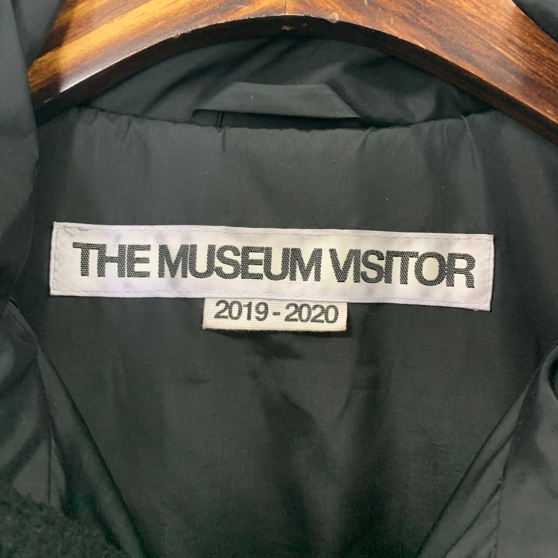 더 뮤지엄 비지터 블랙 후리스 플리스 자켓 상품이미지8