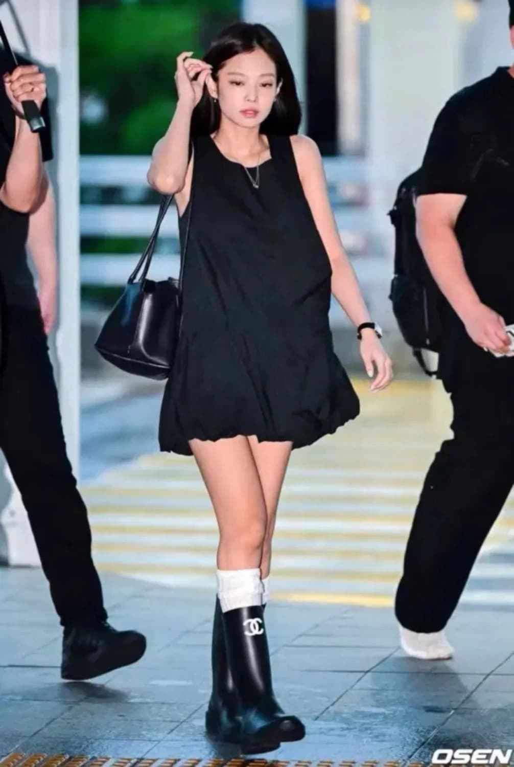 아모멘토 볼륨 미니 드레스 블랙 상품이미지2