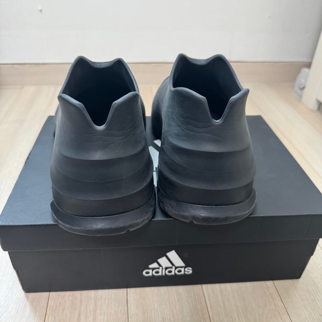 지방시 모뉴멘탈 멜로우 스니커즈 상품이미지3