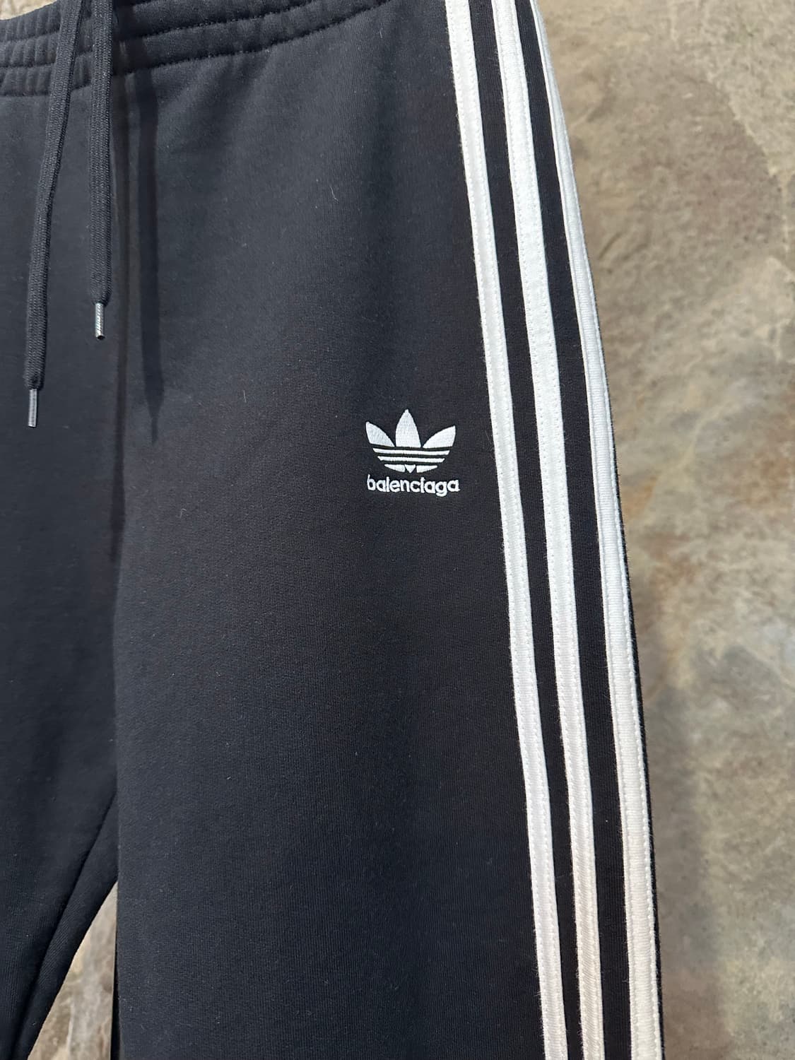 발렌시아가 x 아디다스 로고 팬츠 상품이미지2