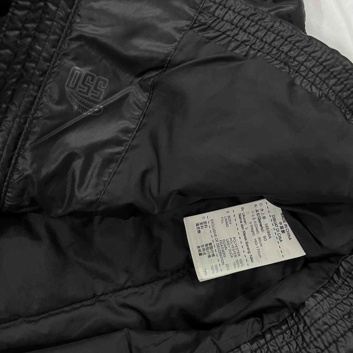 나이키 550 블랙 그레이 스우시 덕다운 패딩점퍼 WOMAN L 상품이미지4