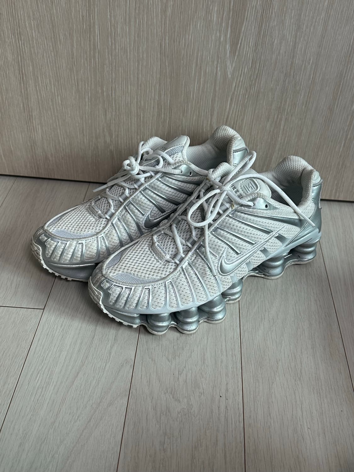 (235) 나이키 샥스 tl 메탈릭 실버 상품이미지2