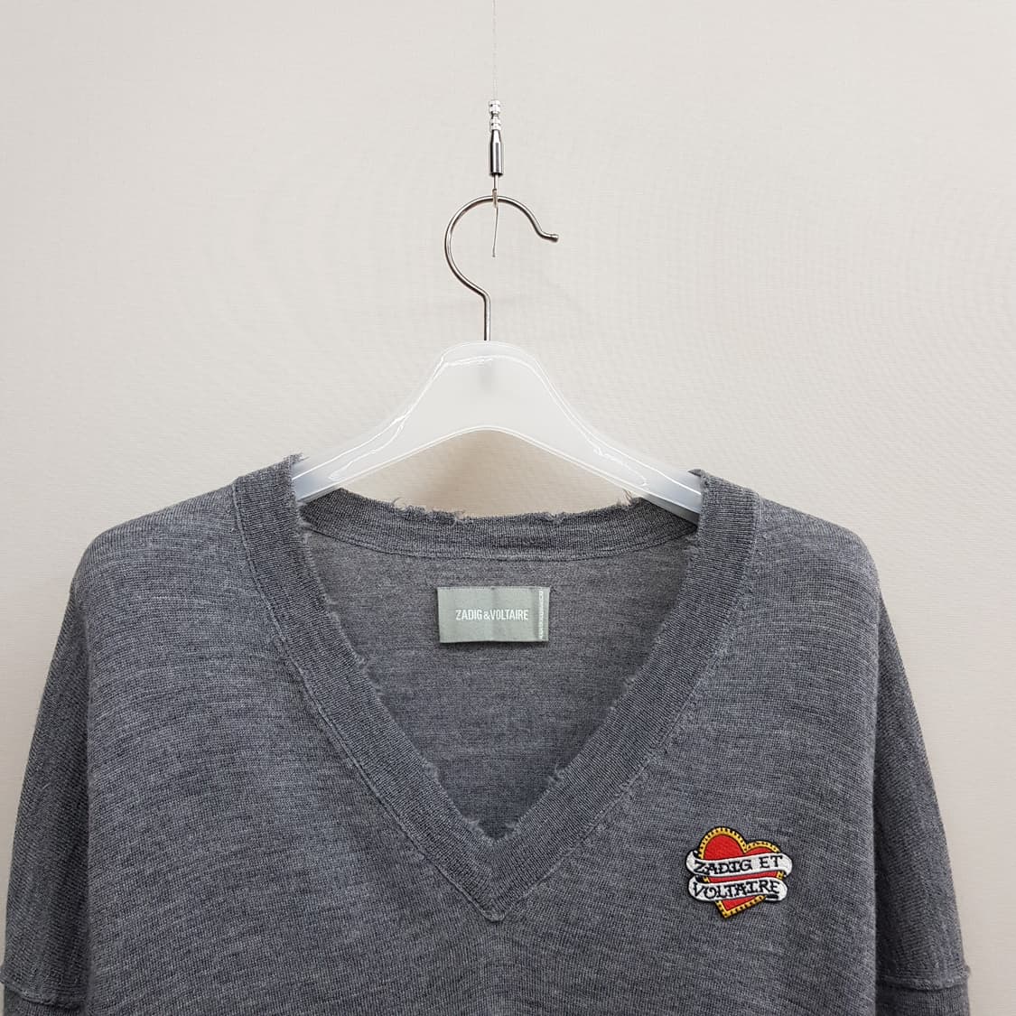 쟈딕앤볼테르 브륌 러브 하트 패치 브이넥 메리노 울 니트 XS사이즈 상품이미지3