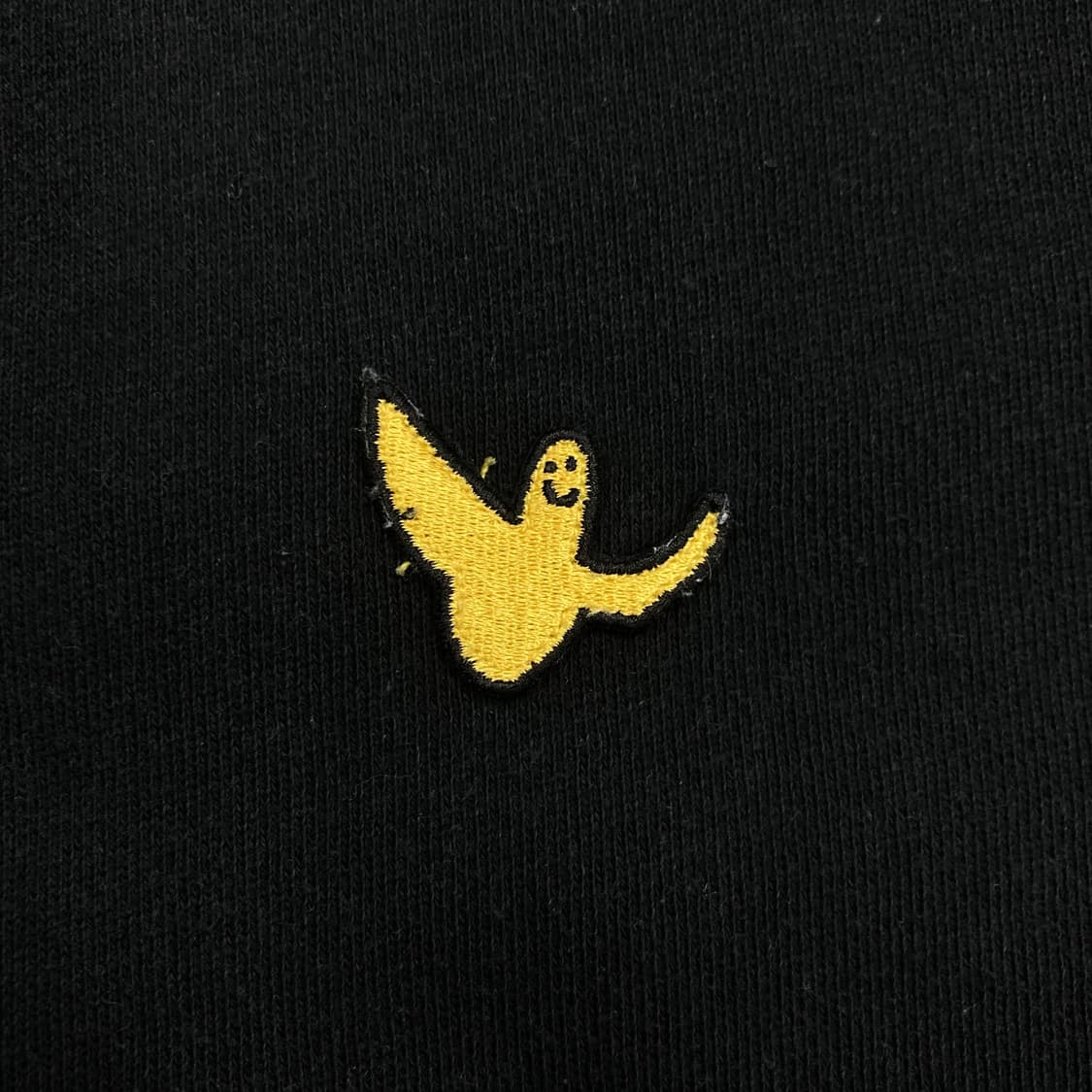 와릿이즌 블랙 컬러 스몰 로고 미니멀 맨투맨 상품이미지2