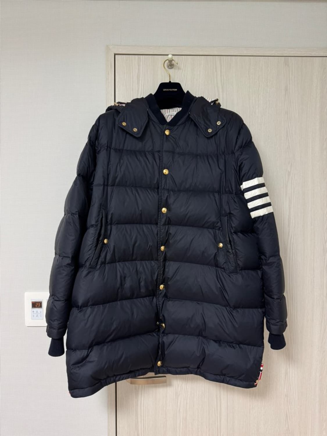 톰브라운 사선 남성패딩 상품이미지1