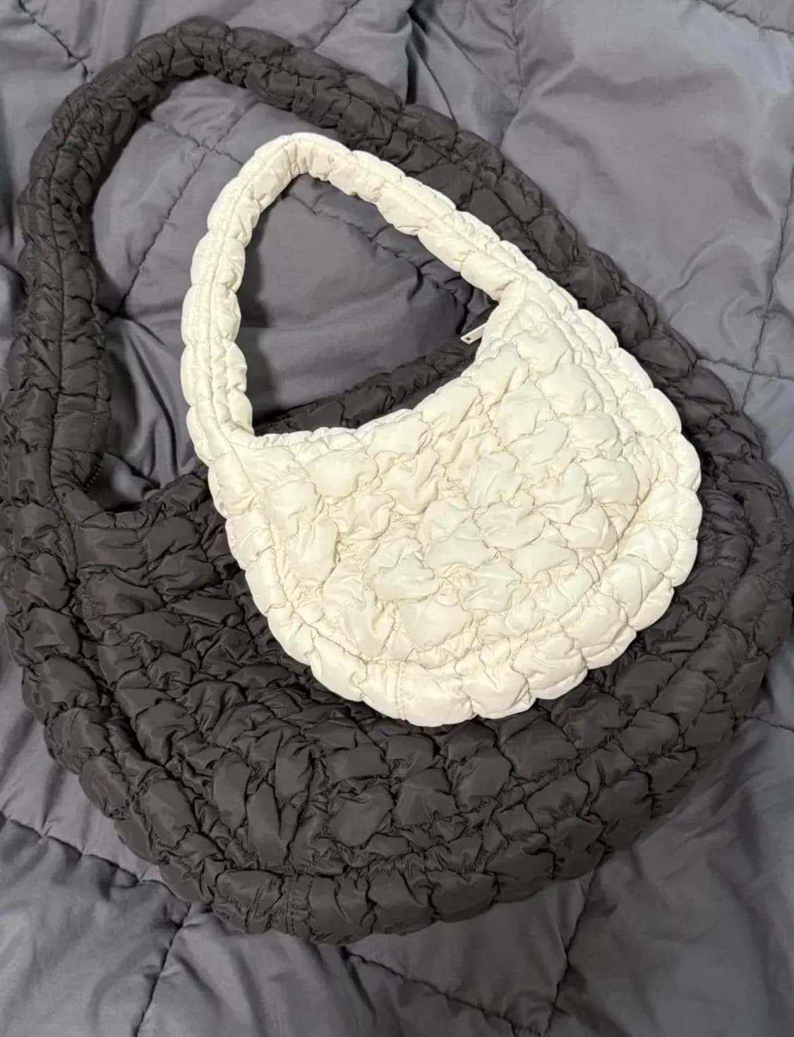 COS 코스 퀄팅백 오버사이즈 브라운(구름백 브라운) 상품이미지4