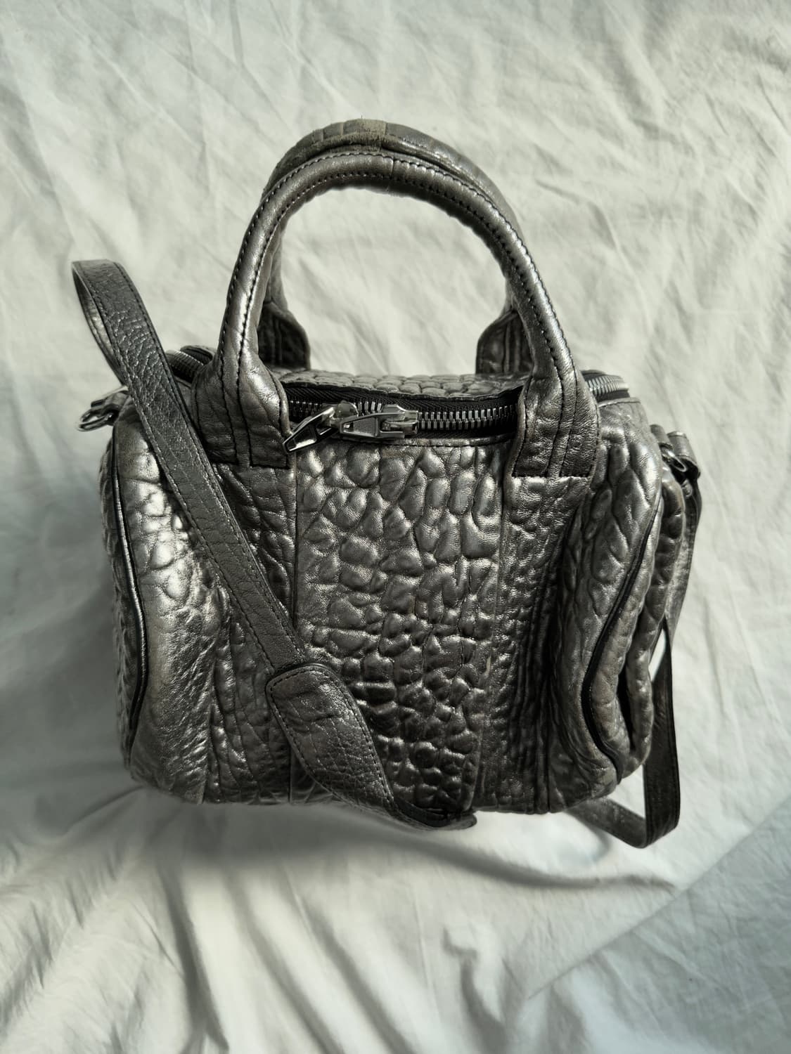 알렉산더왕 불렛스터드 실버 코팅 로키백 상품이미지1