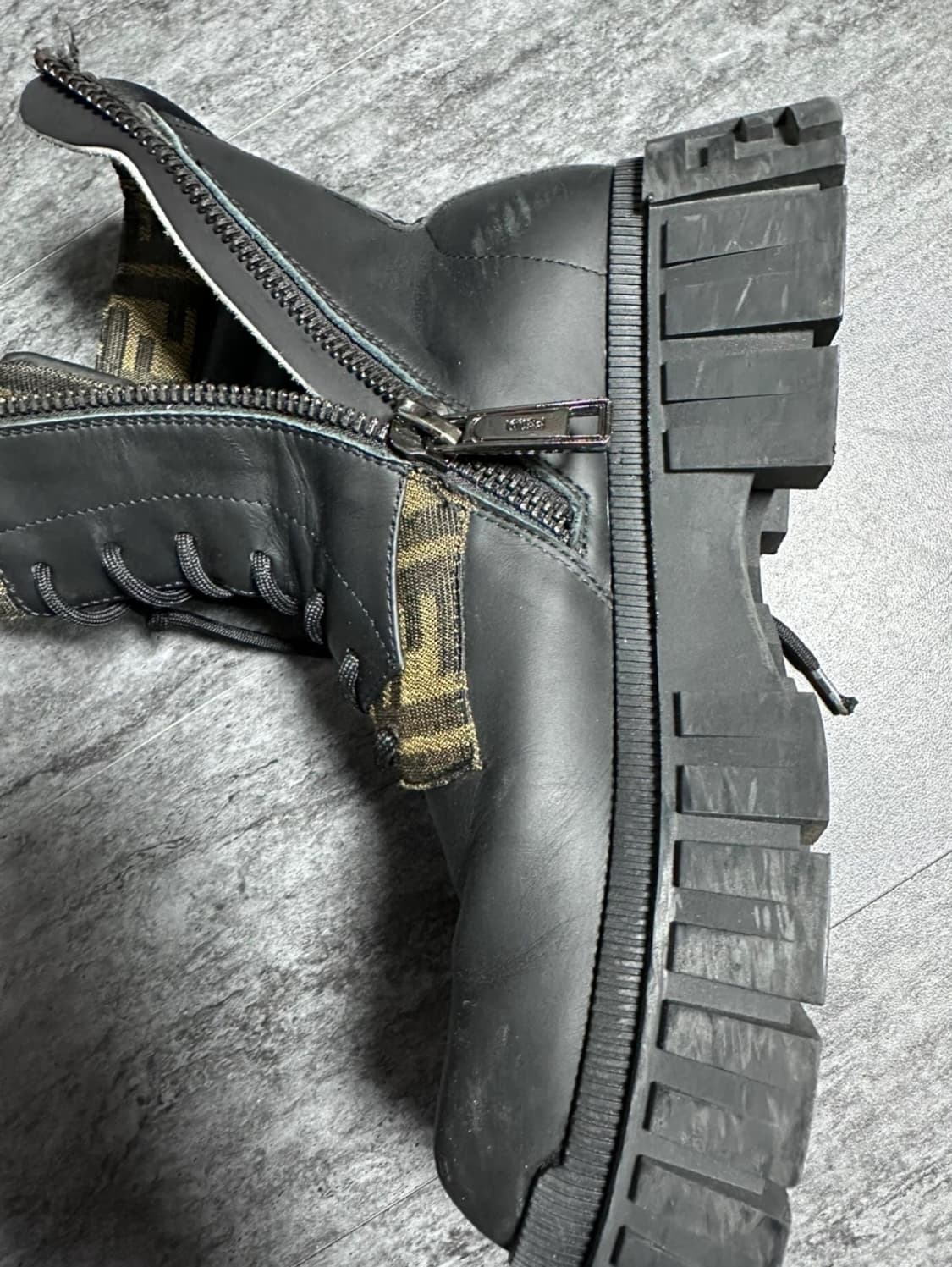 펜디그래피 FF & 가죽 바이커 부츠(240) 상품이미지3