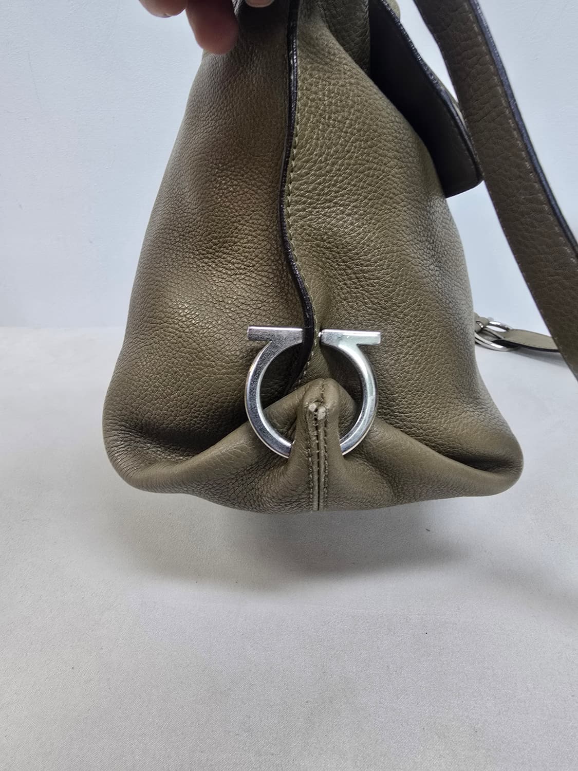 페레가모 정품 간치니 소피아 숄더백 상품이미지4