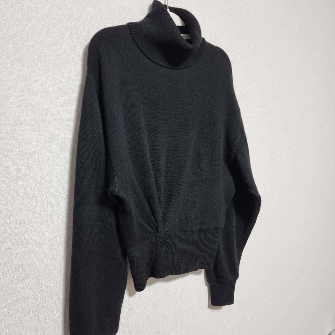 알렉산더왕 터틀넥 셔링 울100 니트 (55-날씬66/표기XS) 상태최상 상품이미지3