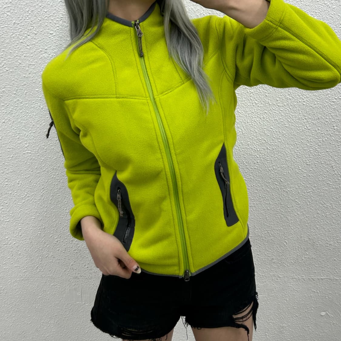 아크테릭스 네온라임 후리스 집업 L 상품이미지1