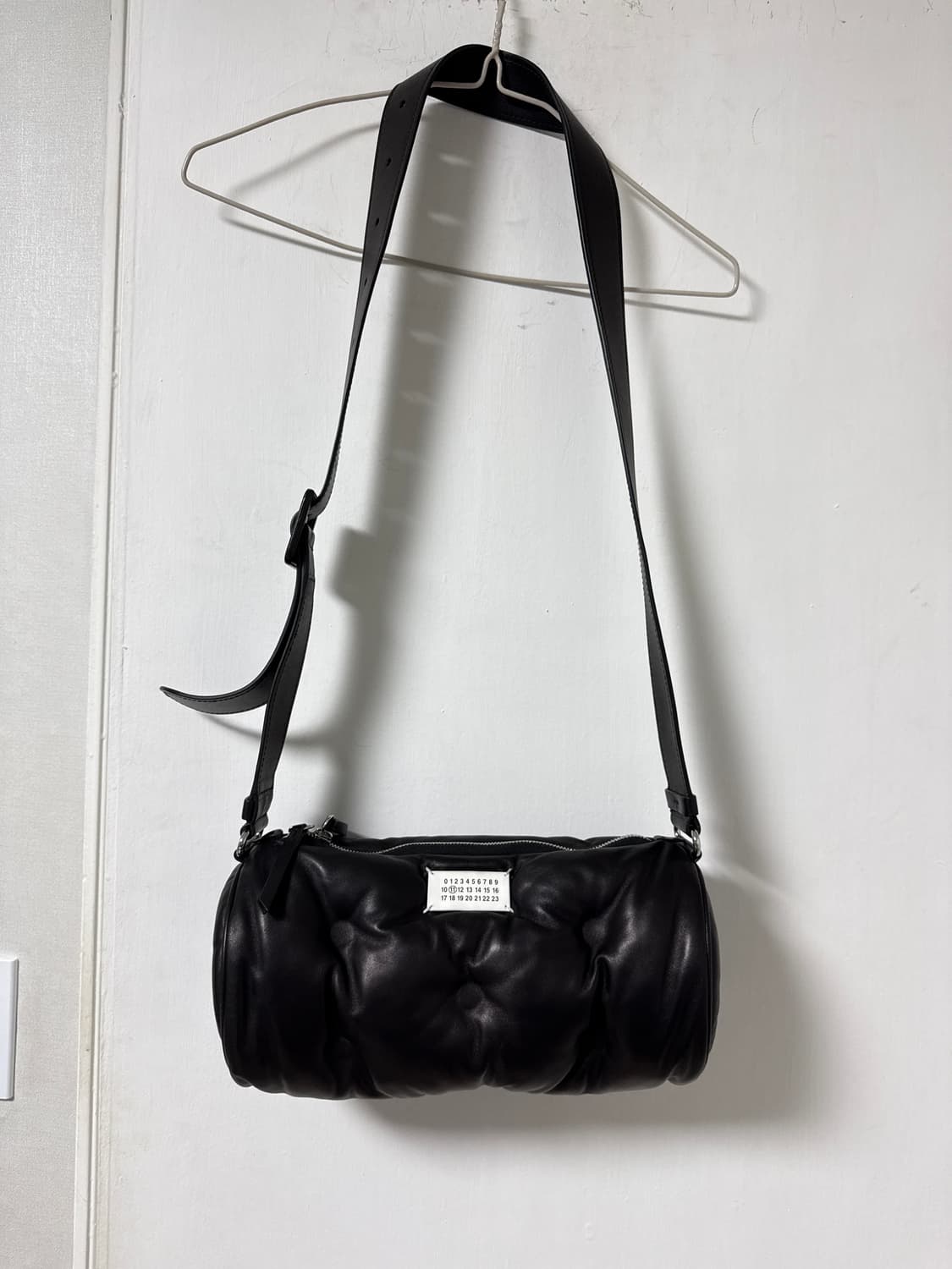 마르지엘라 글램 슬램 카프스킨 필로우백 상품이미지1