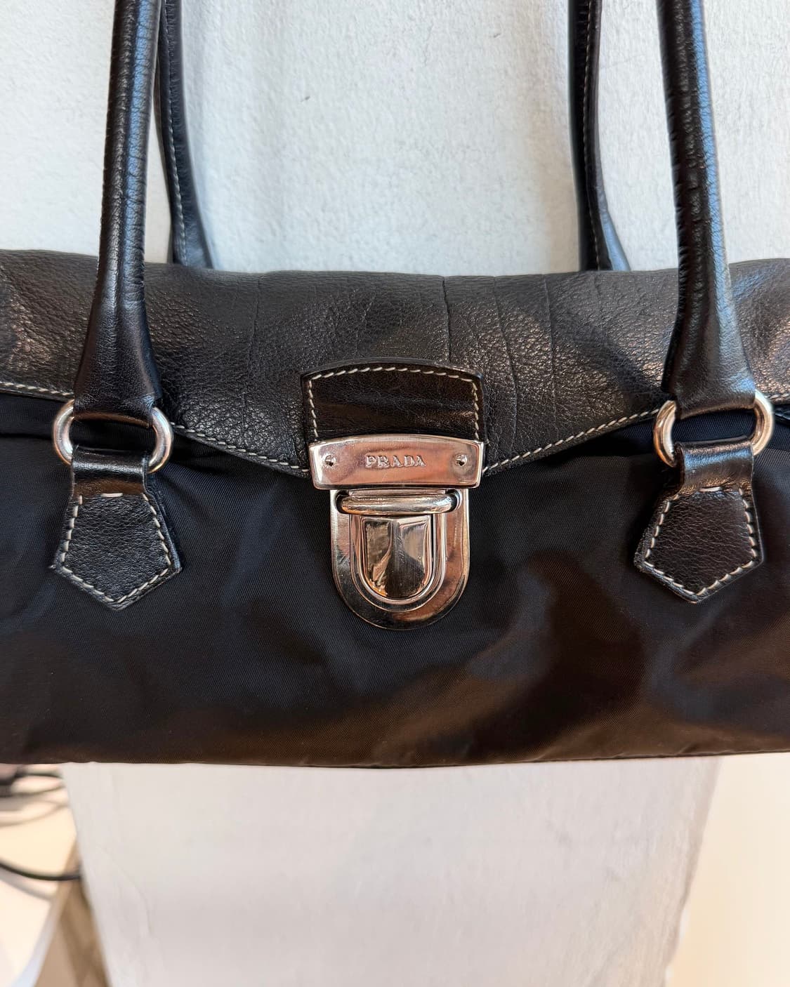 프라다 블랙 포코노 버클 바게트 숄더백  상품이미지3