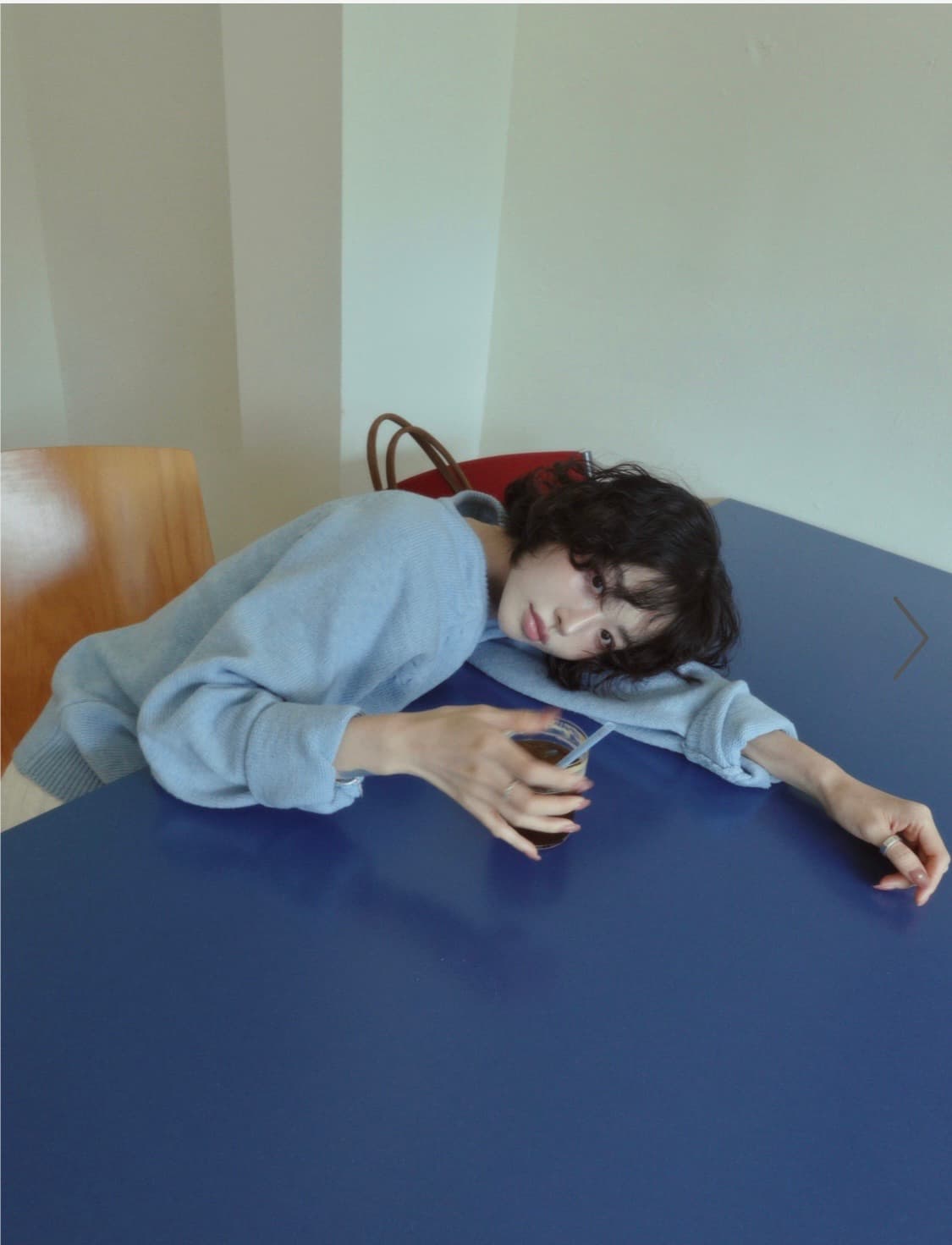 페일제이드 스카이블루 울 오버핏 브이넥 니트 하늘색 상품이미지4