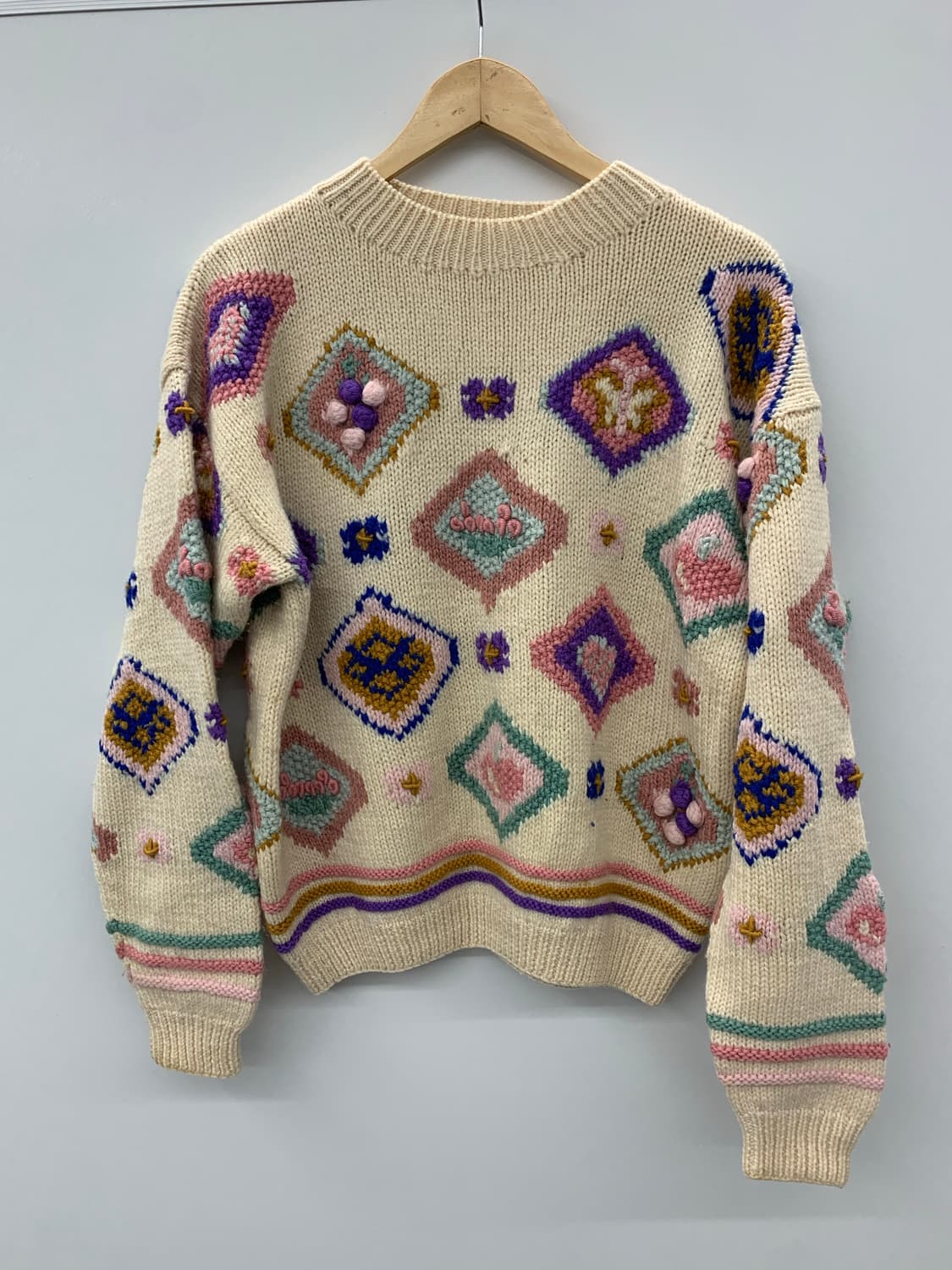 아이보리 패턴 폼폼이 니트 상품이미지4