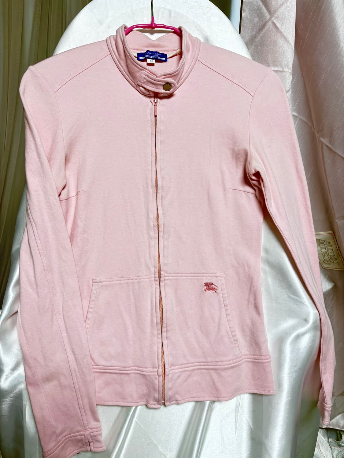 버버리 블루라벨 빈티지 딸기우유 집업 상품이미지1