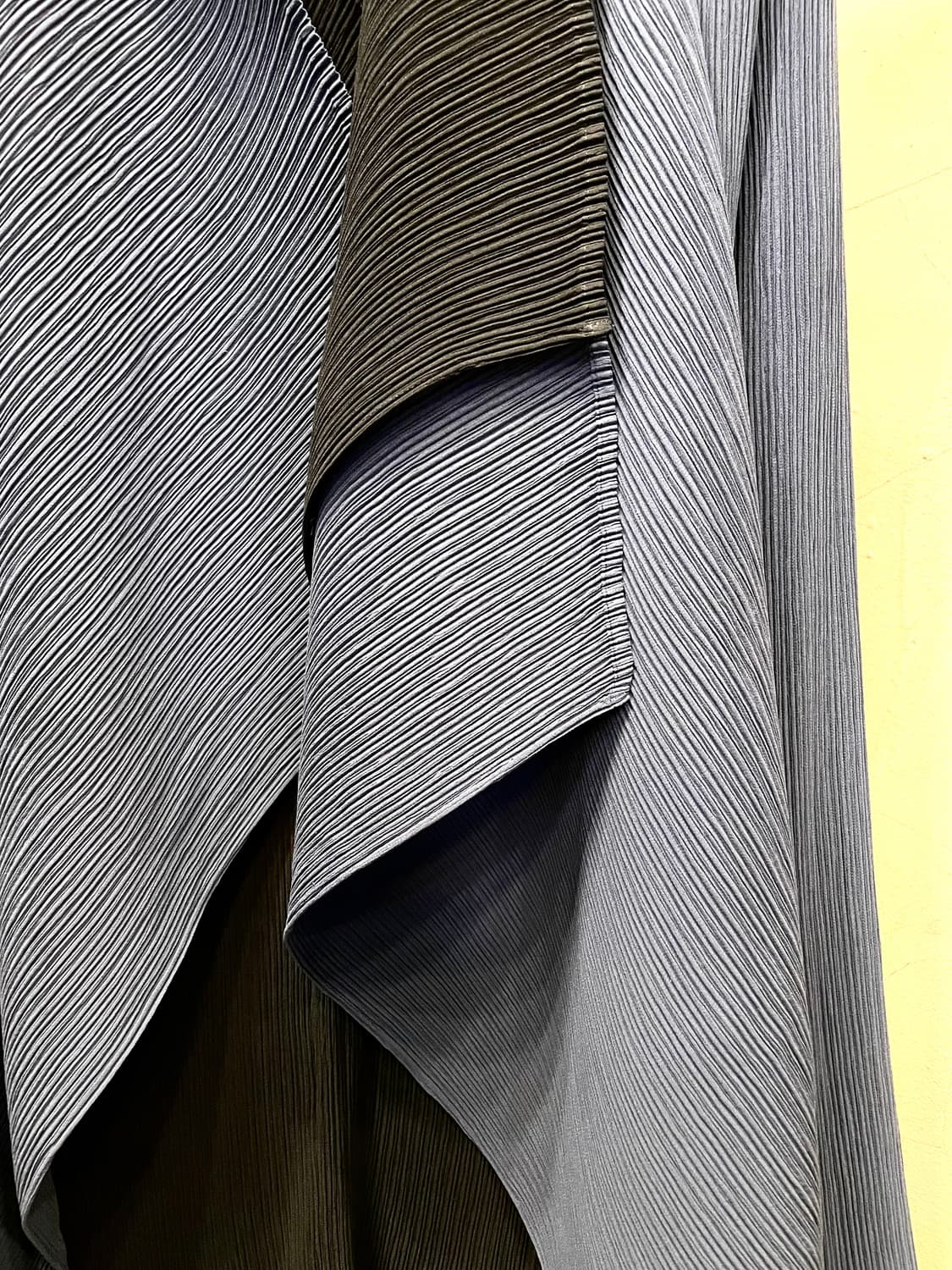 아르마니 꼴레지오니 레이어드 플리츠 가디건 55~66 상품이미지5