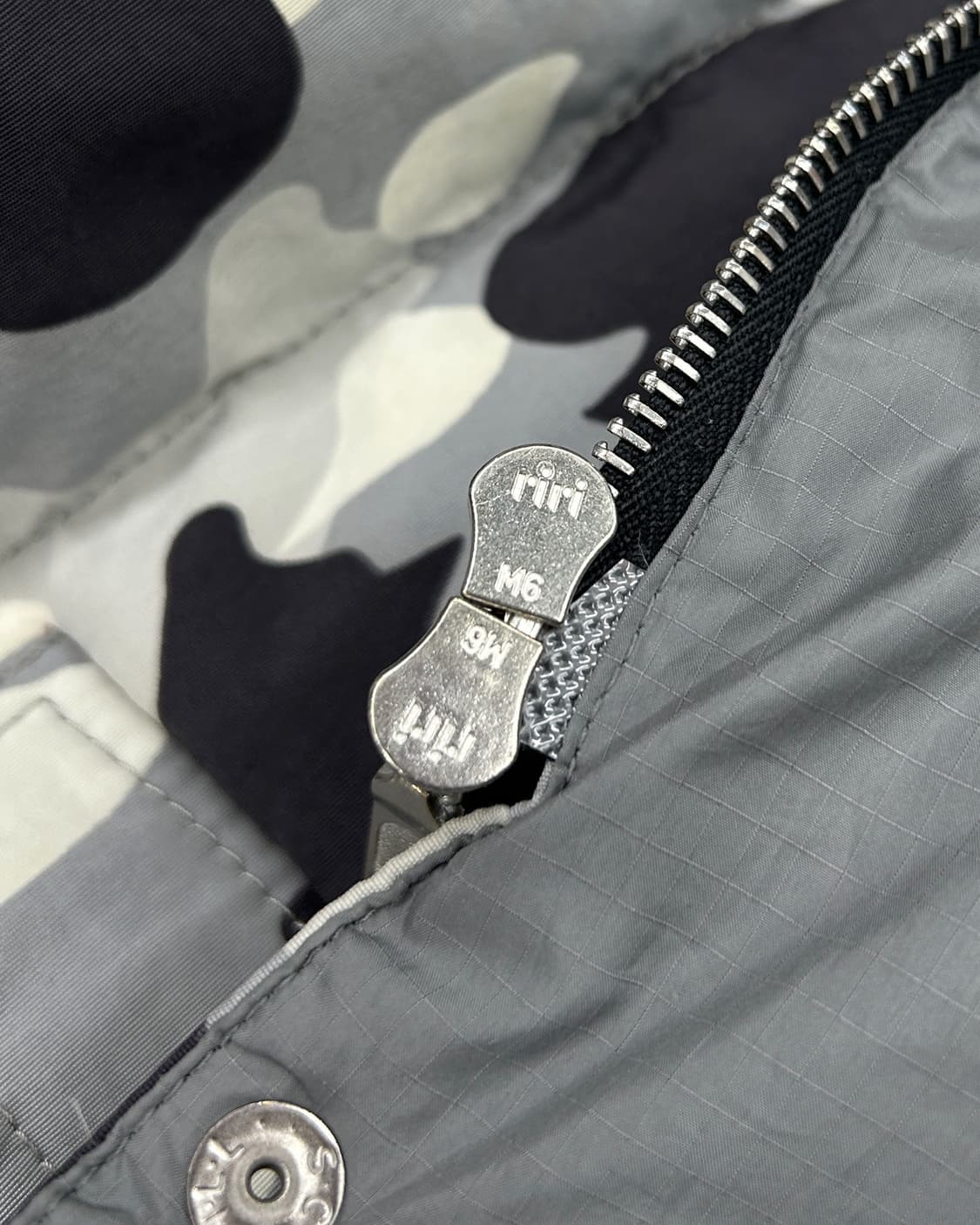 베이프 00s OG 퍼스트 그레이 카모 구스다운 푸퍼 자켓 상품이미지6