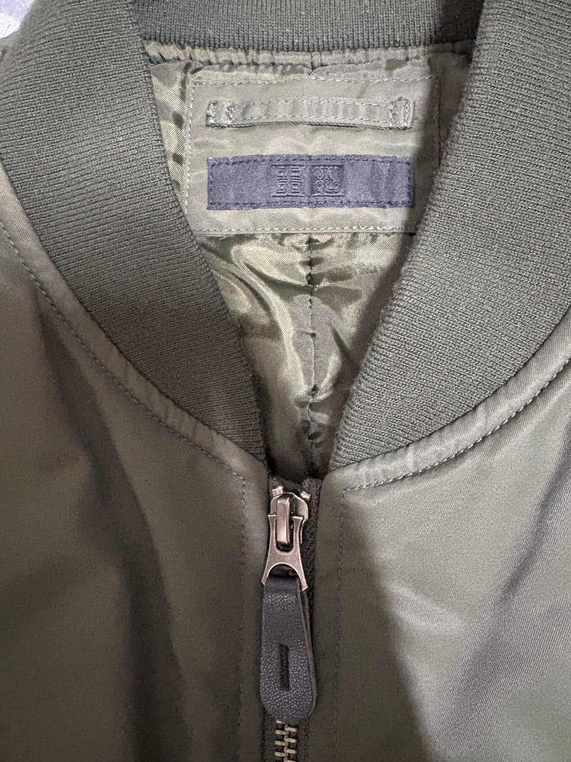 유니클로 MA-1 블루종 (올리브) 상품이미지5