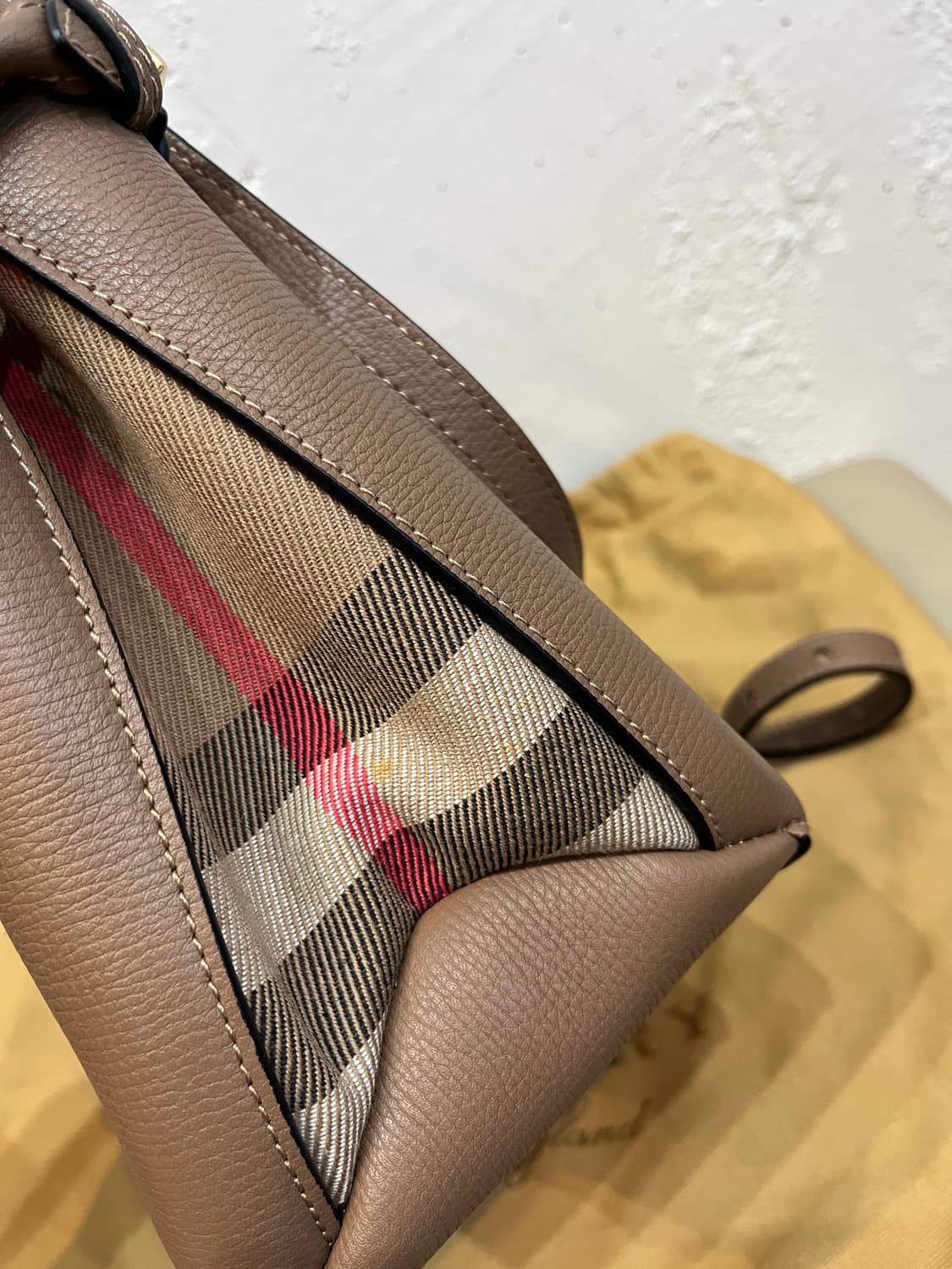 버버리 하우스체크 스몰 배너백 상품이미지3