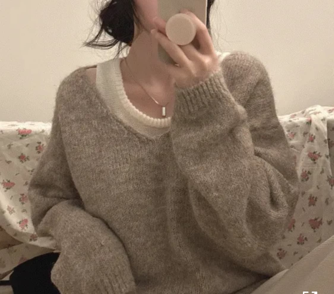 브이넥 니트 레이어드룩 상품이미지1