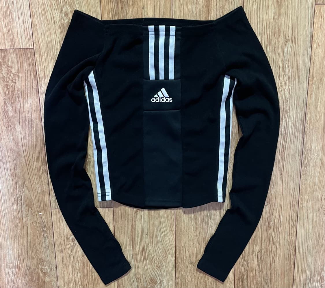 아디다스 블랙 커스텀 오프숄더 긴팔 한소희탑 대장 상품이미지1