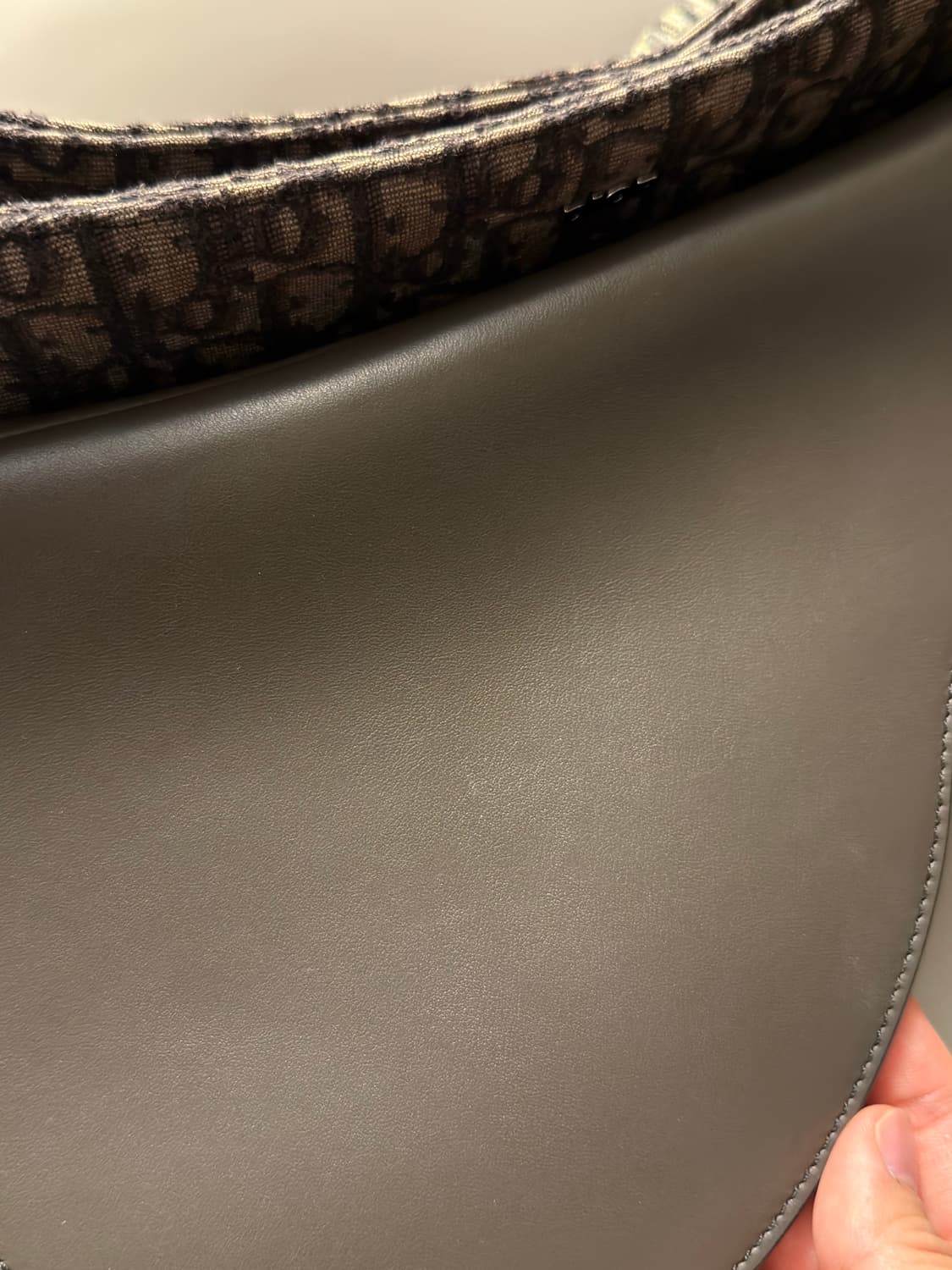 디올 오블리크 새들백 다크브라운  상품이미지8