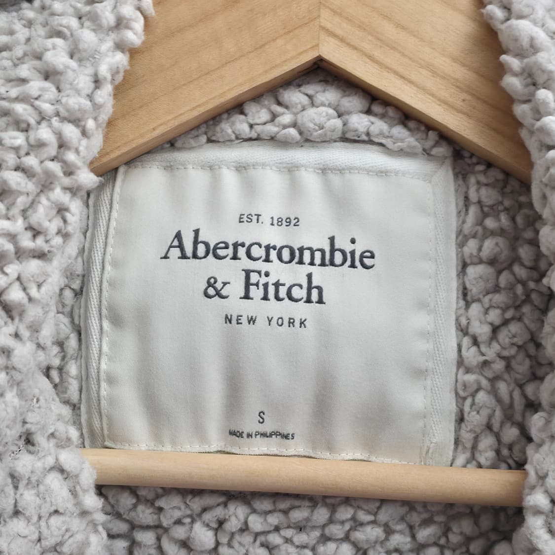 [S] 아베크롬비  뽀글이 버튼 후드 집업 네이비 상품이미지5