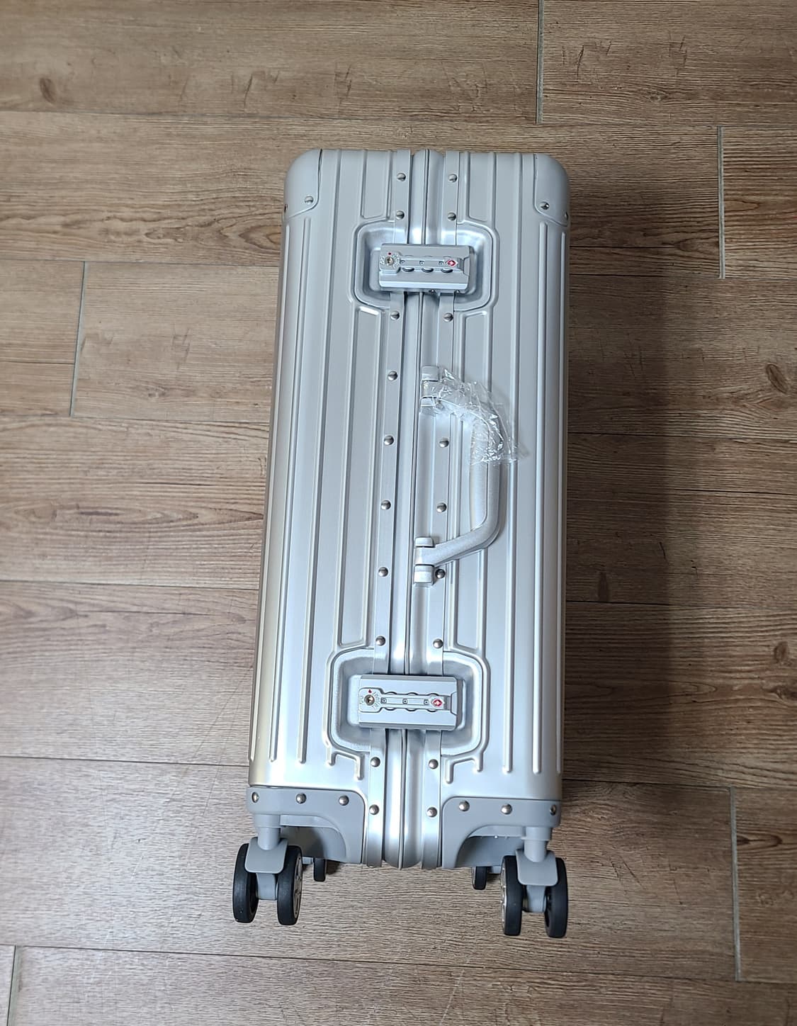 (새상품) 풀 알루미늄 24인치 캐리어  보호커버 포함 상품이미지1