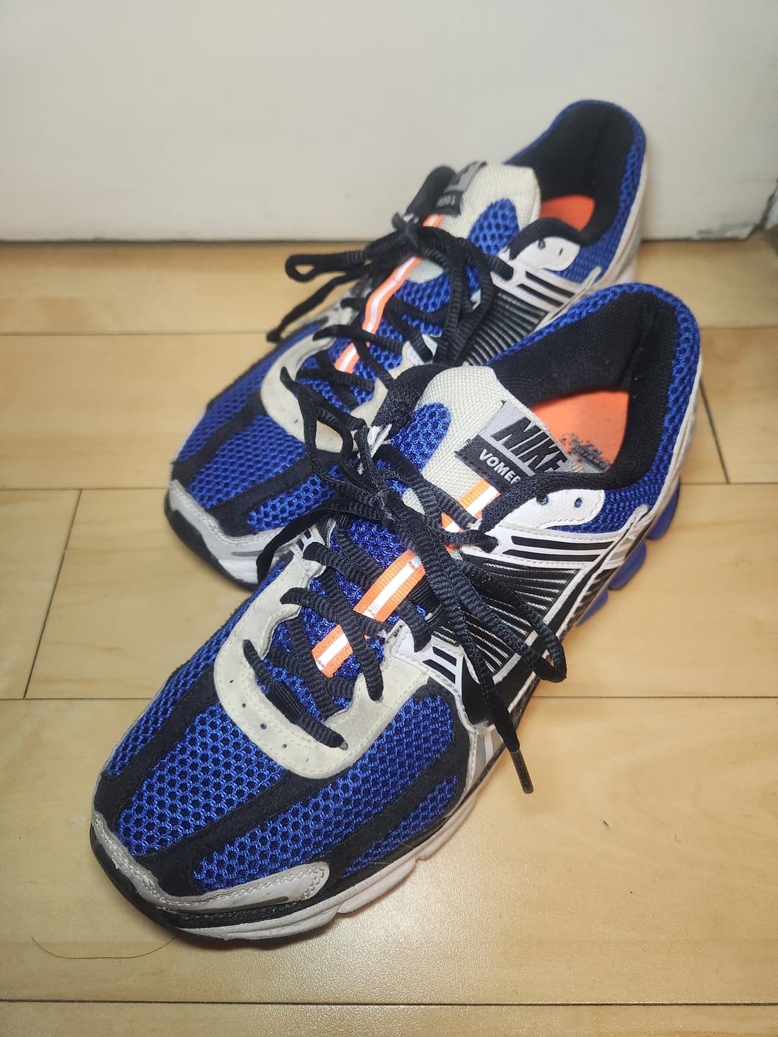 (255)나이키 줌 보메로 5 화이트 레이서 블루 블랙 상품이미지1