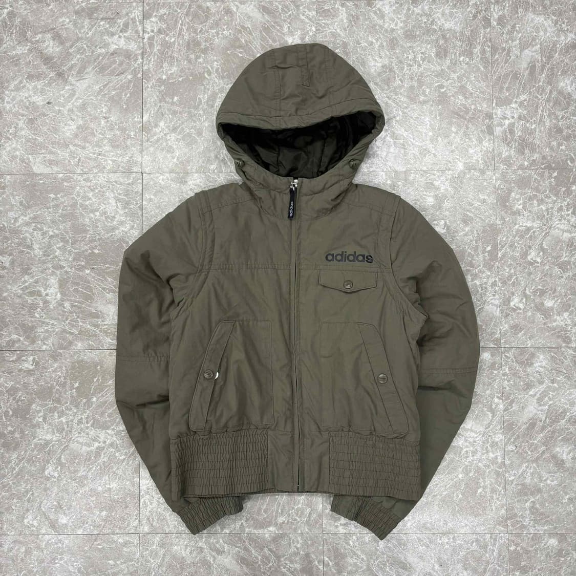 아디다스 y2k 멀티포켓 카키 세미크롭 걸즈 패딩 자켓 점퍼(90) 상품이미지2